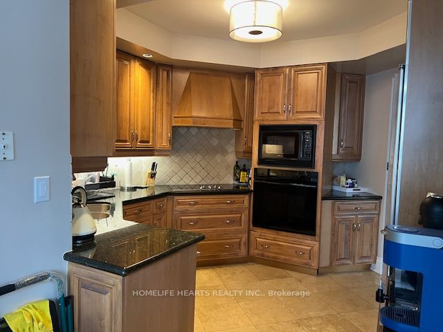 #902 - 10 Bellair Street Property Photo 8