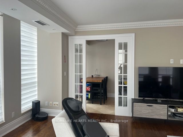 #902 - 10 Bellair Street Property Photo 13