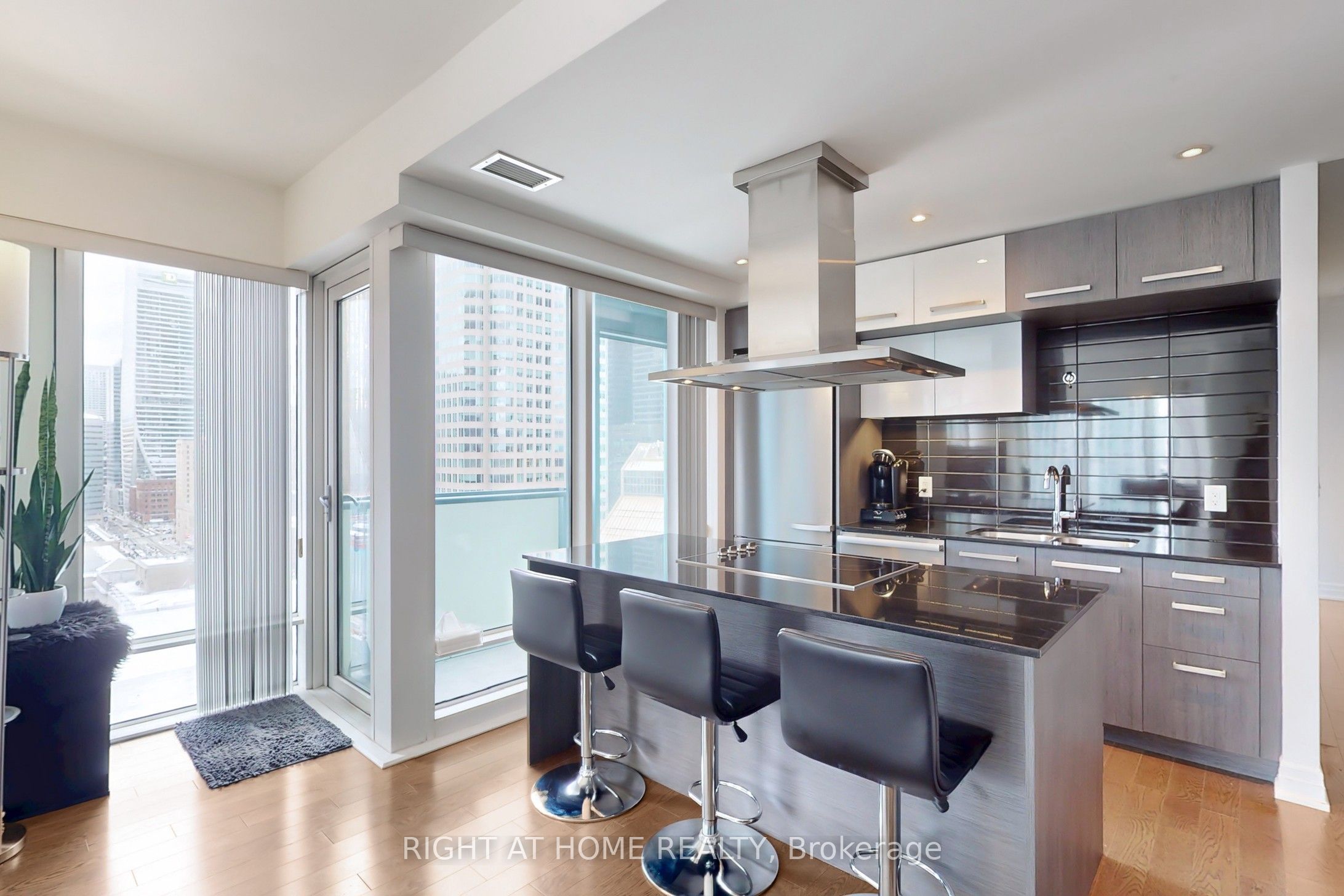 #1802 - 8 The Esplanade Street Property Photo 8