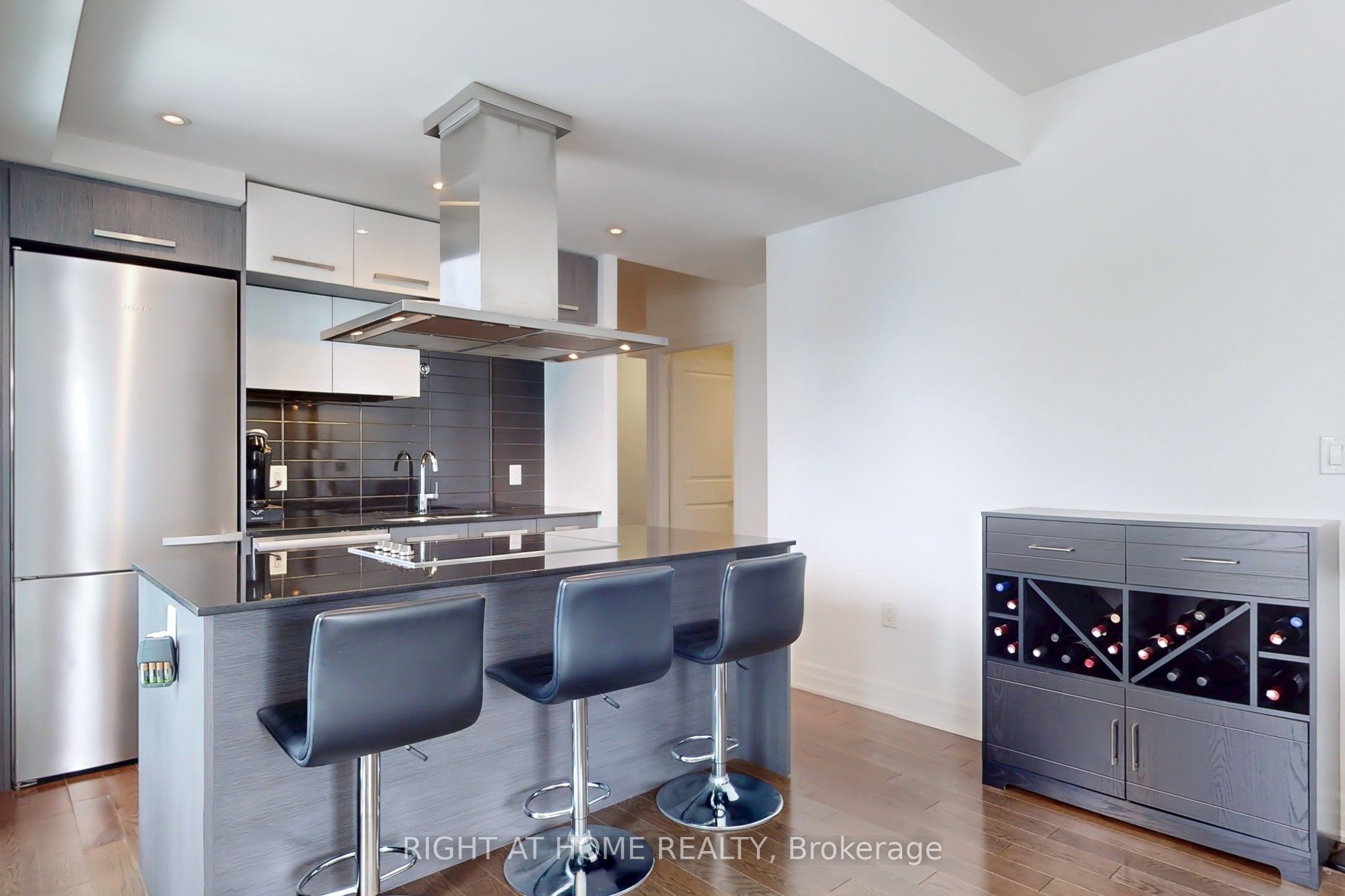#1802 - 8 The Esplanade Street Property Photo 10