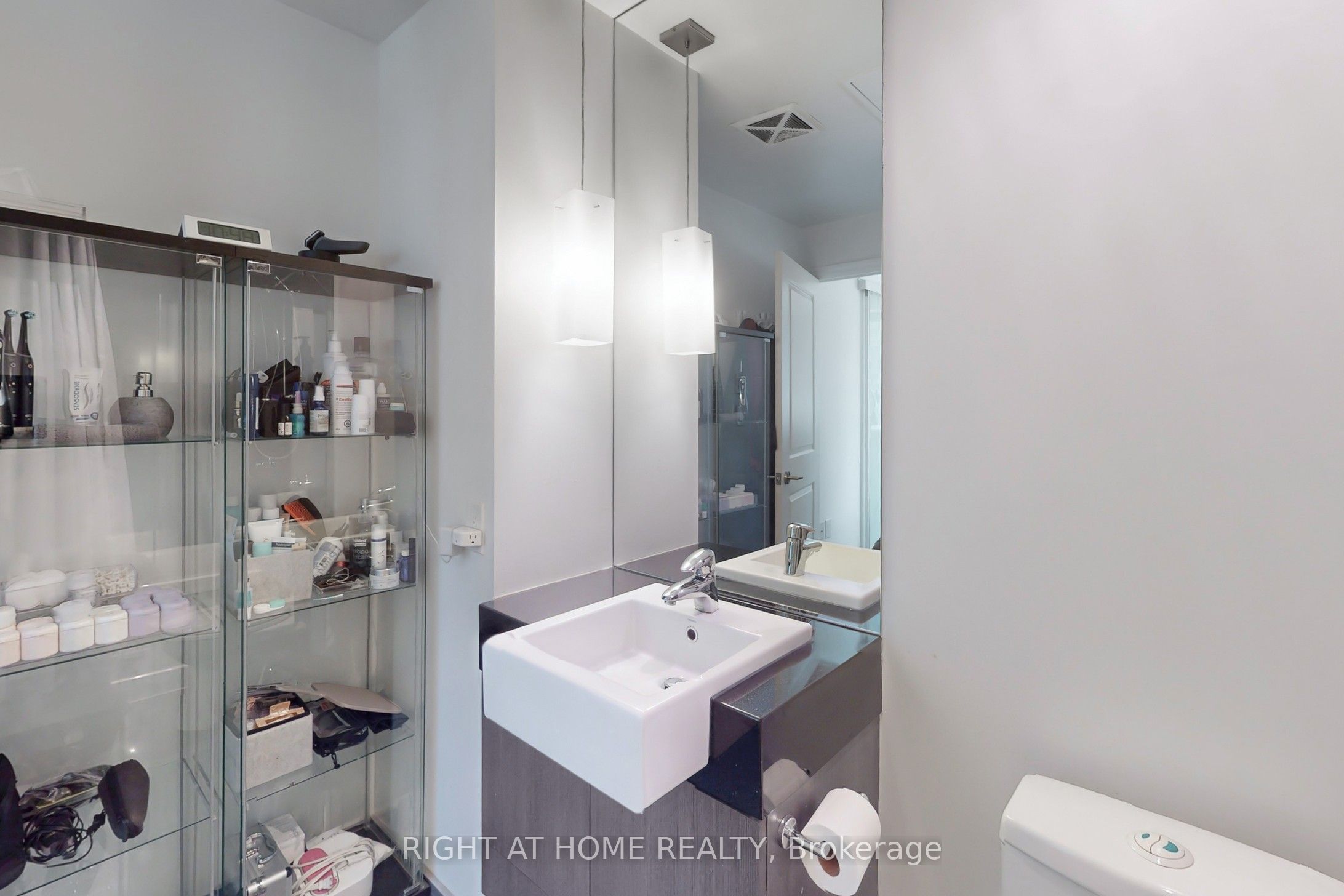 #1802 - 8 The Esplanade Street Property Photo 18