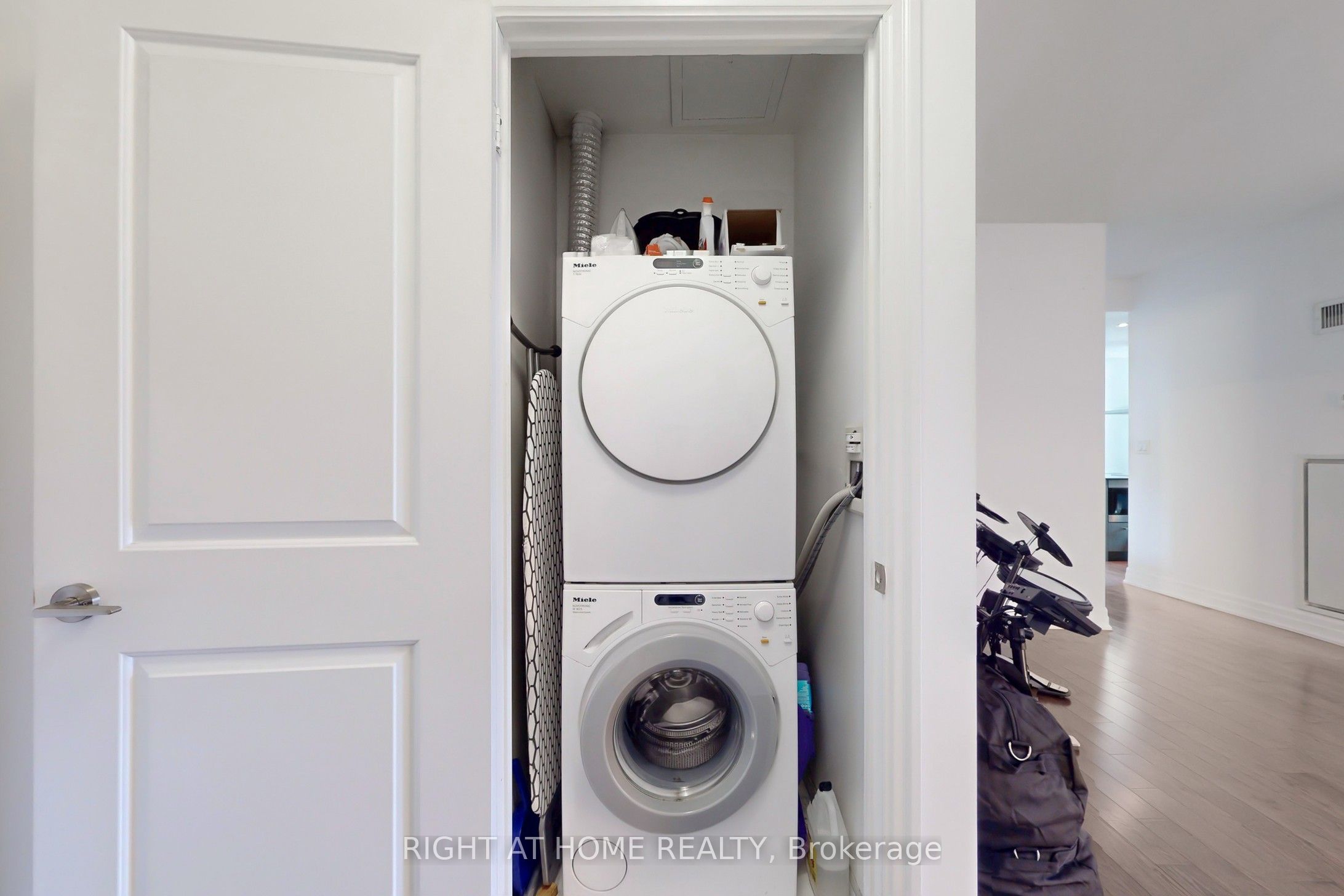 #1802 - 8 The Esplanade Street Property Photo 24