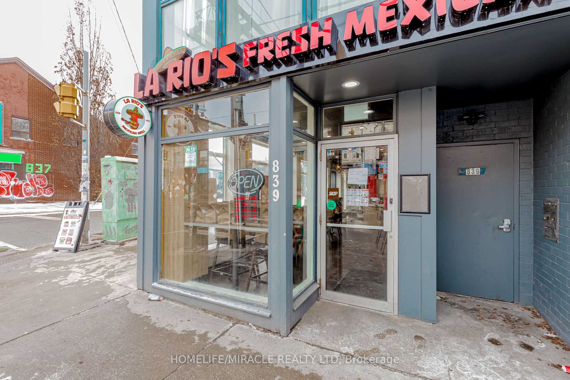 839 Queen Street Property Photo 2