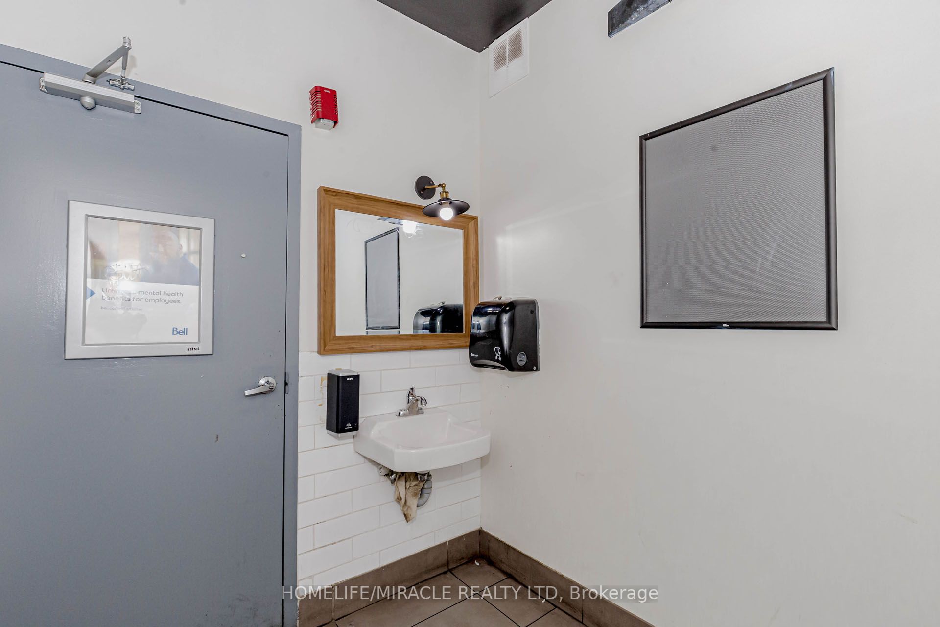 839 Queen Street Property Photo 31