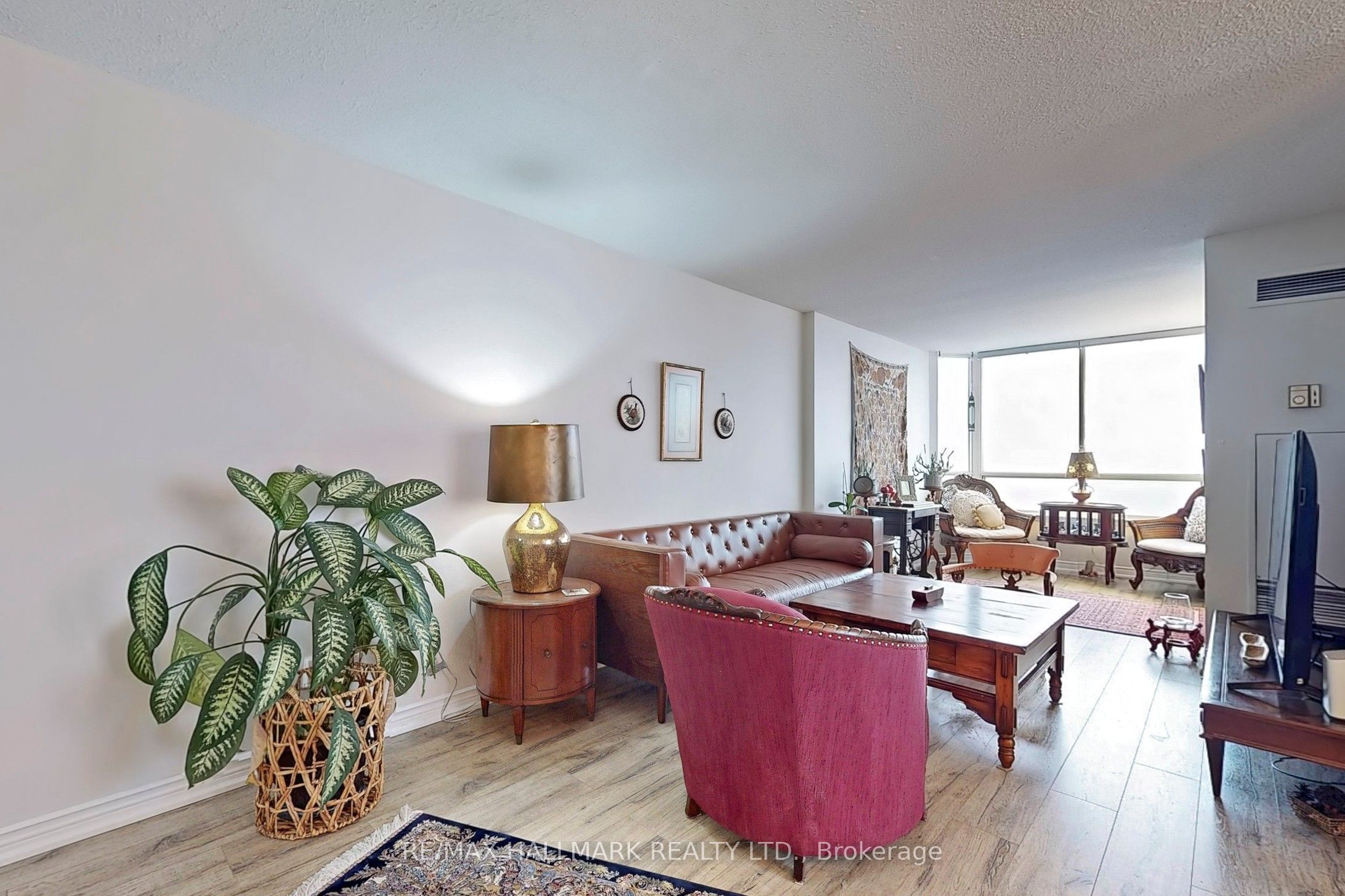 #ph210 - 1101 Steeles Avenue Property Photo 4