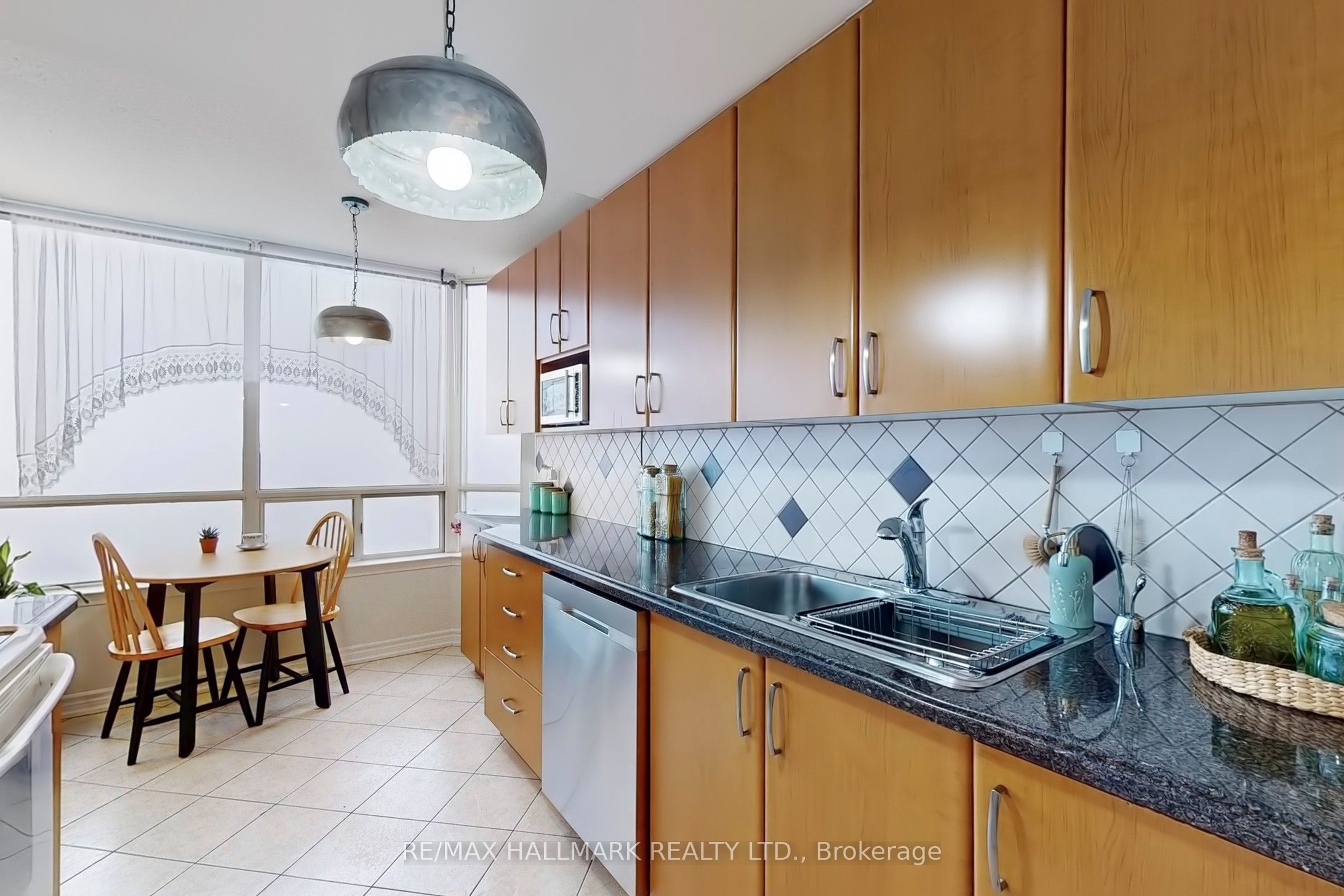 #ph210 - 1101 Steeles Avenue Property Photo 15