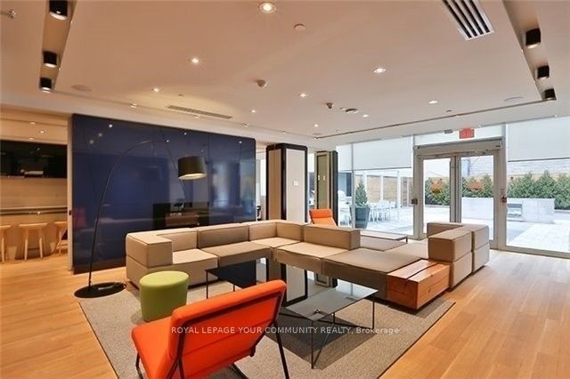 #1401 - 30 Roehampton Avenue Property Photo 4