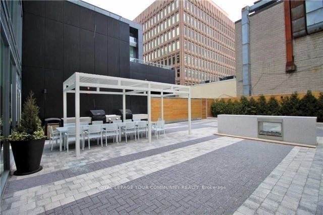 #1401 - 30 Roehampton Avenue Property Photo 5