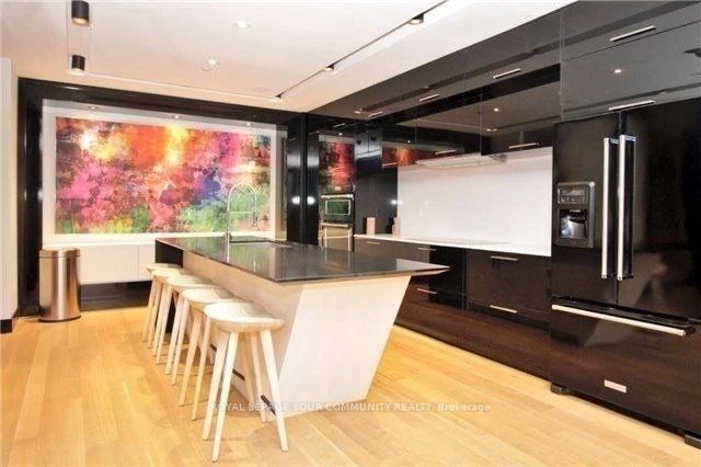 #1401 - 30 Roehampton Avenue Property Photo 8