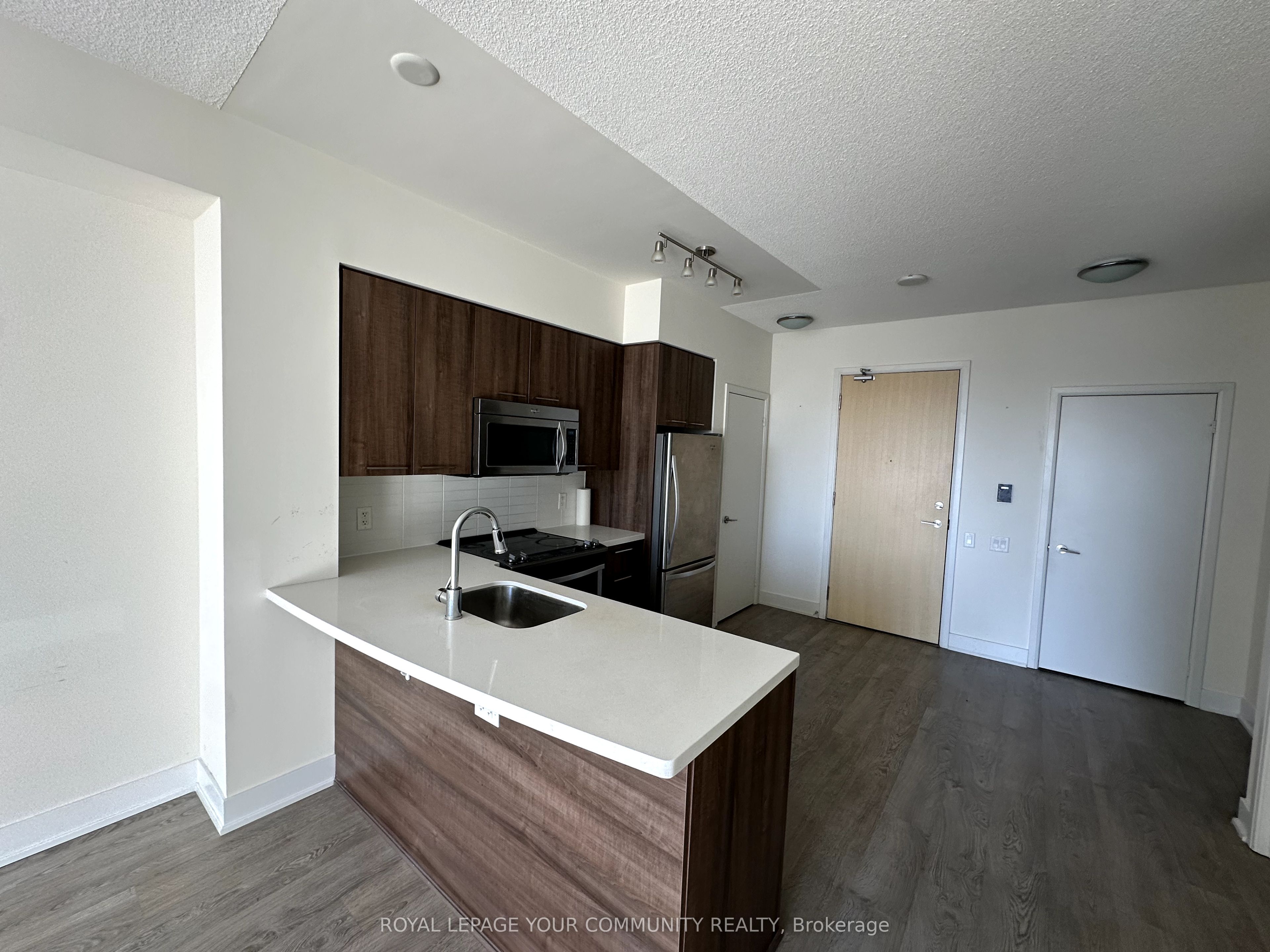 #1401 - 30 Roehampton Avenue Property Photo 10
