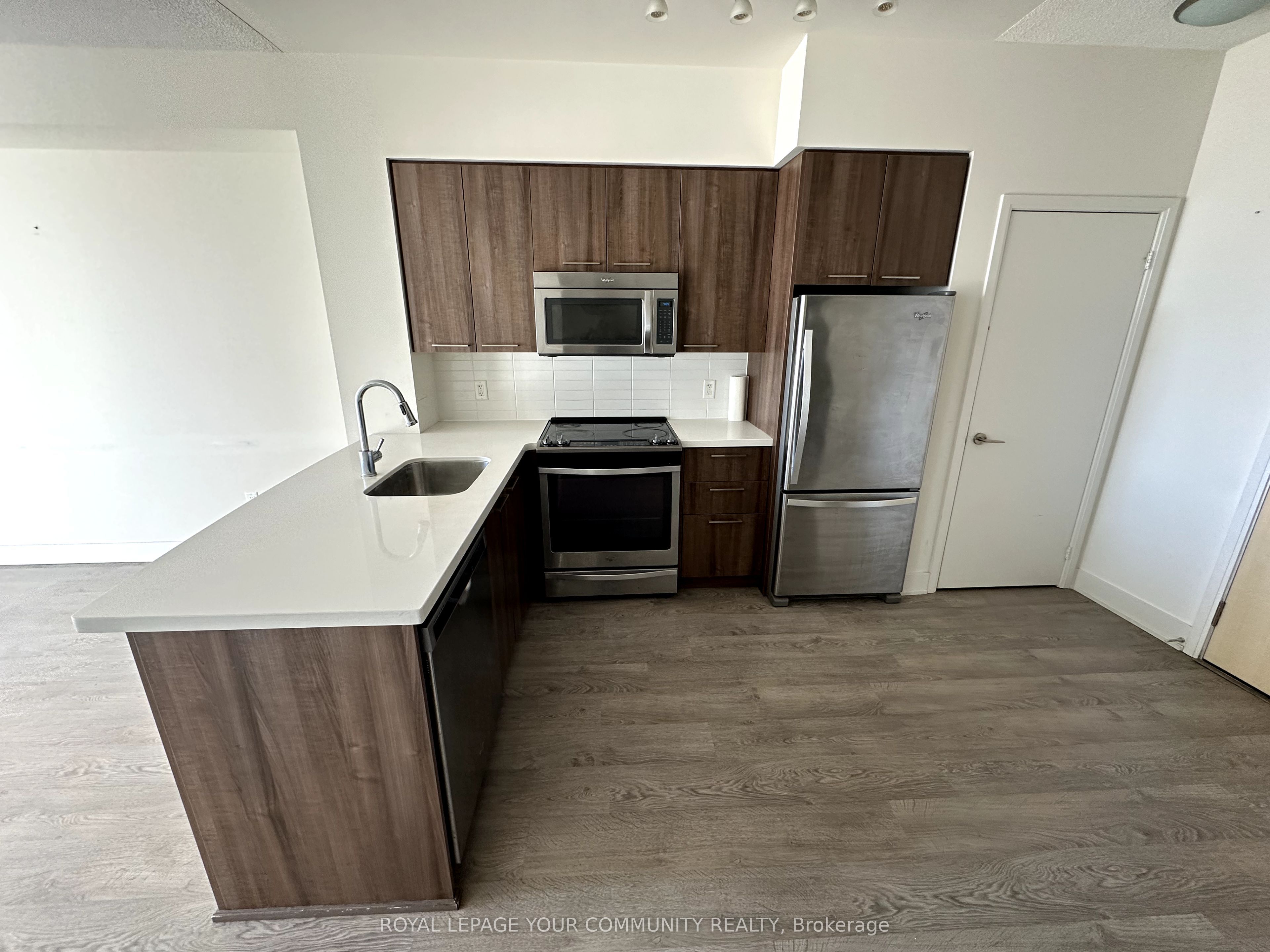 #1401 - 30 Roehampton Avenue Property Photo 11