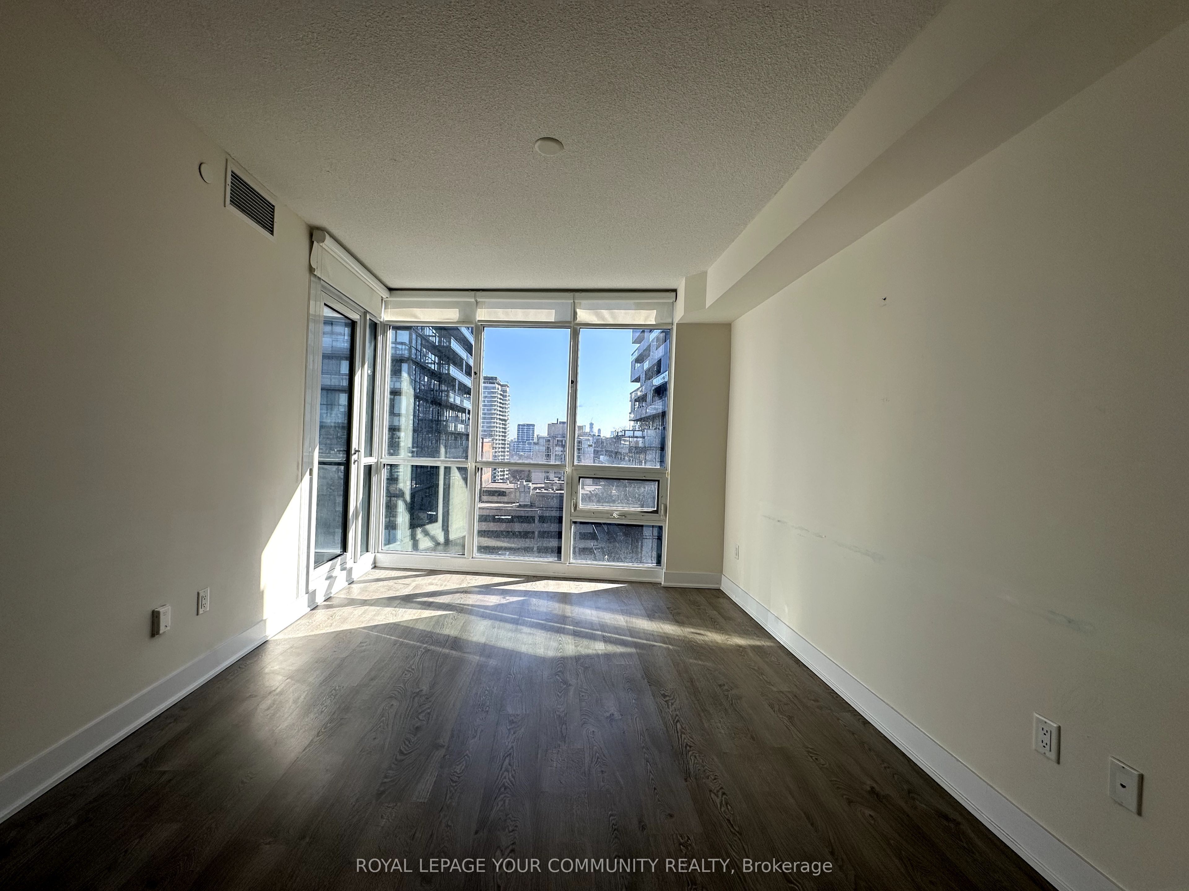 #1401 - 30 Roehampton Avenue Property Photo 14