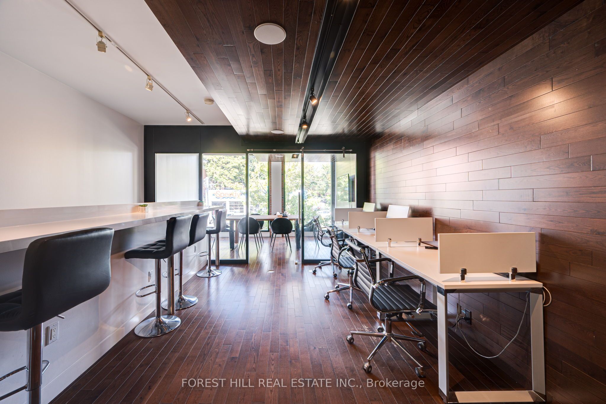 #200 - 659 St Clair Avenue Property Photo 6