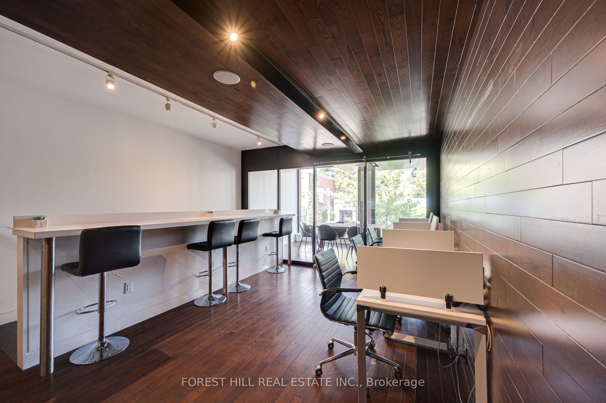 #200 - 659 St Clair Avenue Property Photo 7