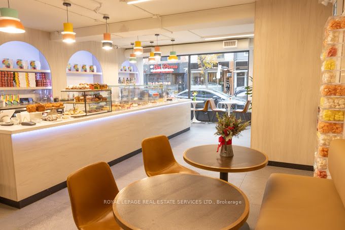 709 Queen Street Property Photo 2