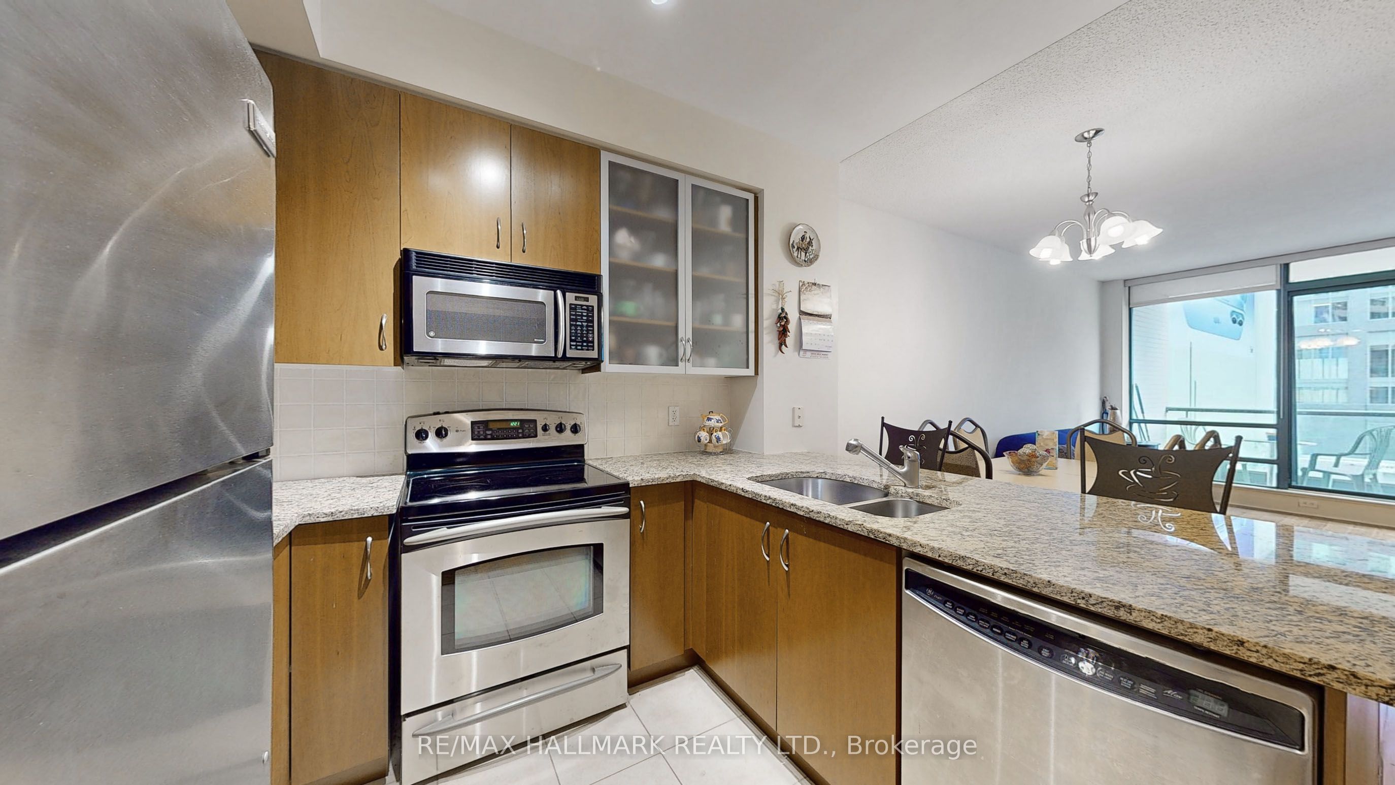 #414 - 438 King Street Property Photo 6