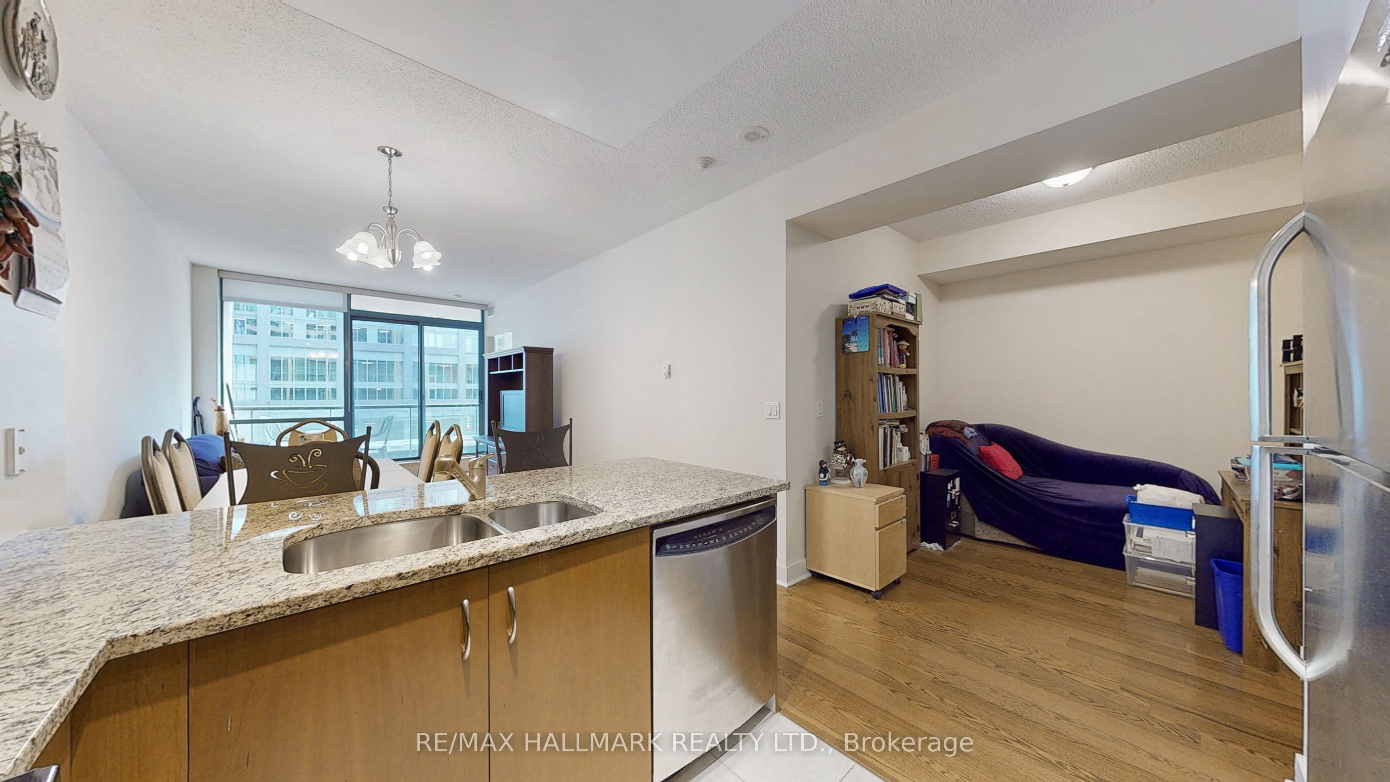 #414 - 438 King Street Property Photo 7
