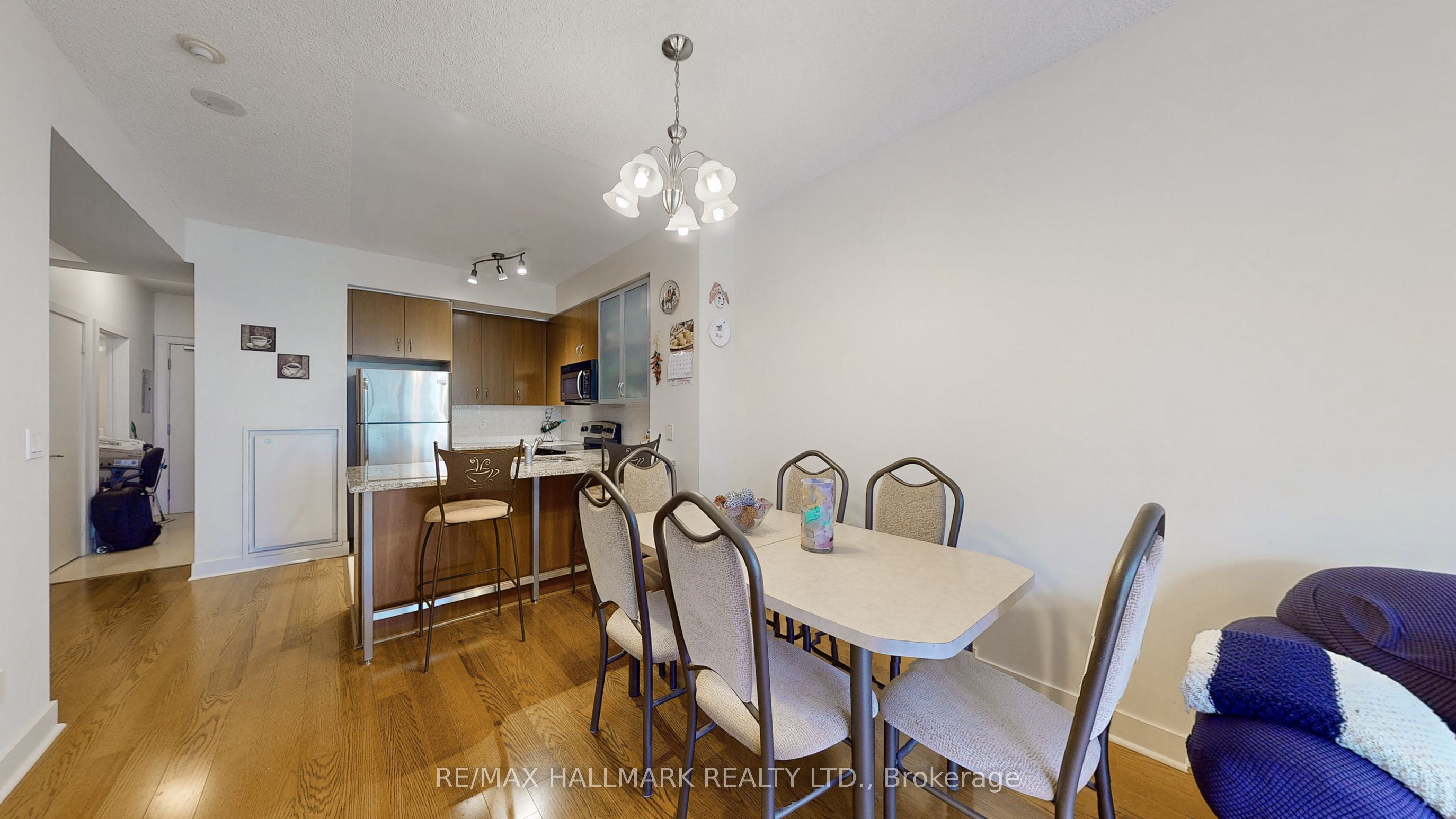 #414 - 438 King Street Property Photo 8