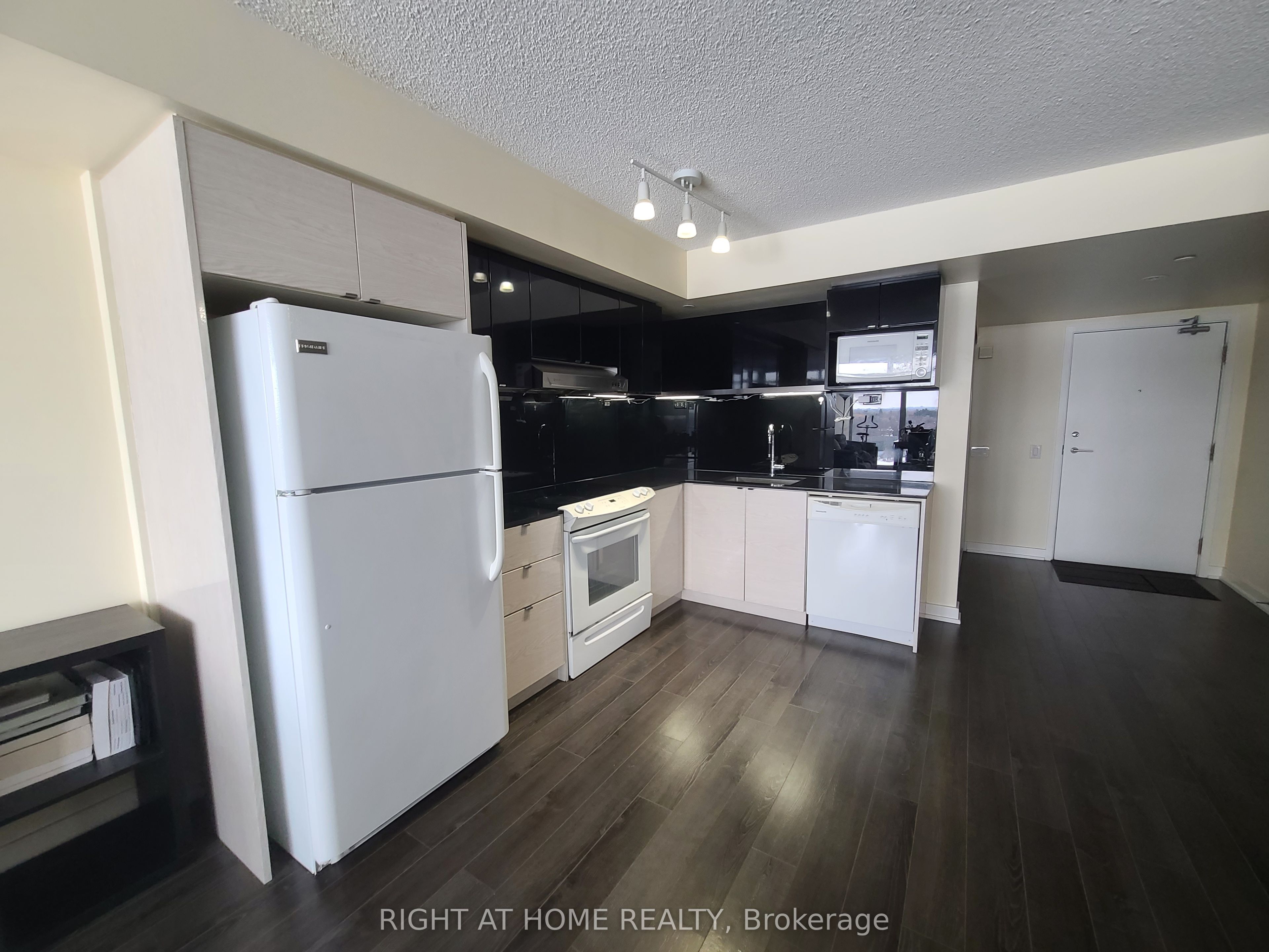 #808 - 72 Esther Shiner Boulevard Property Photo 1