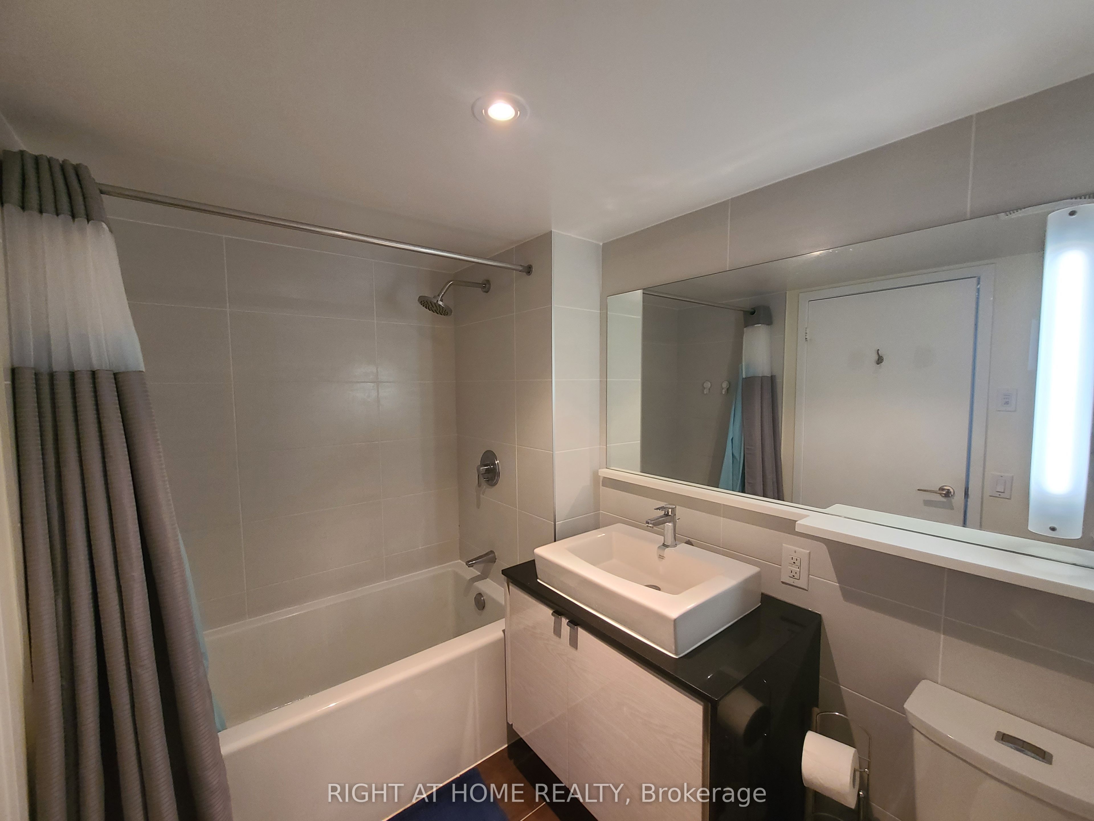 #808 - 72 Esther Shiner Boulevard Property Photo 13