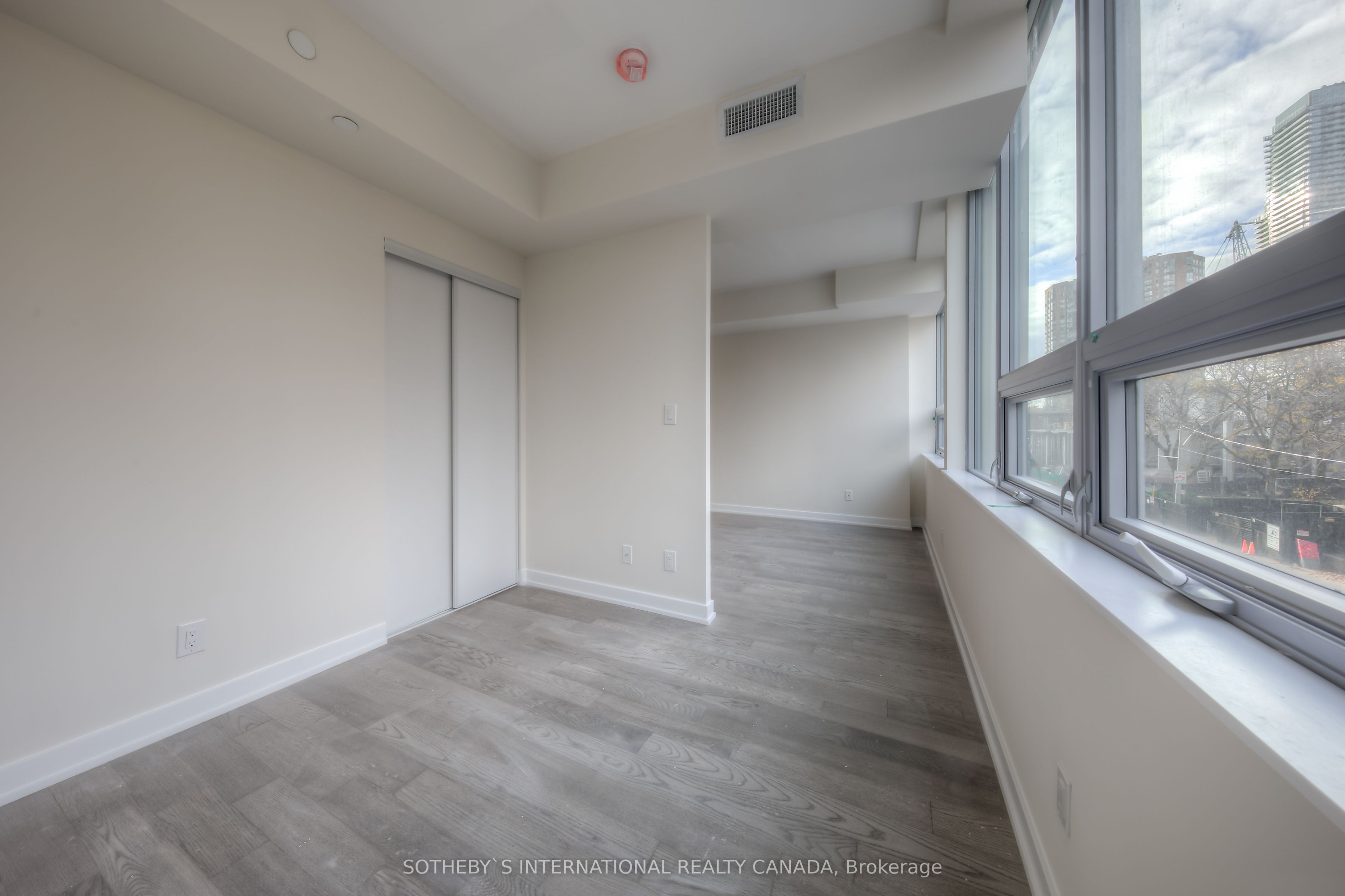#203 - 17 Dundonald Street Property Photo 2