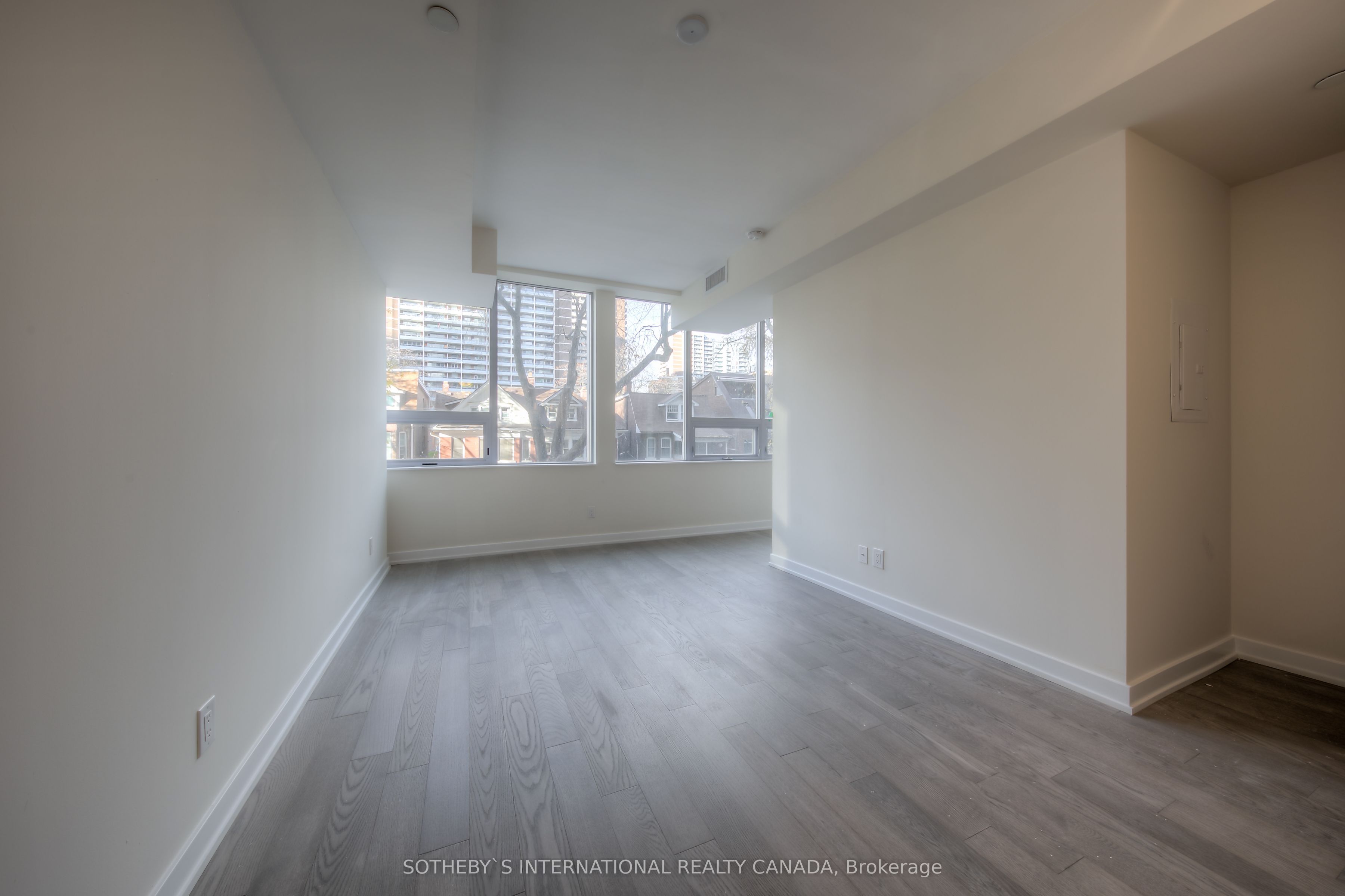 #203 - 17 Dundonald Street Property Photo 3