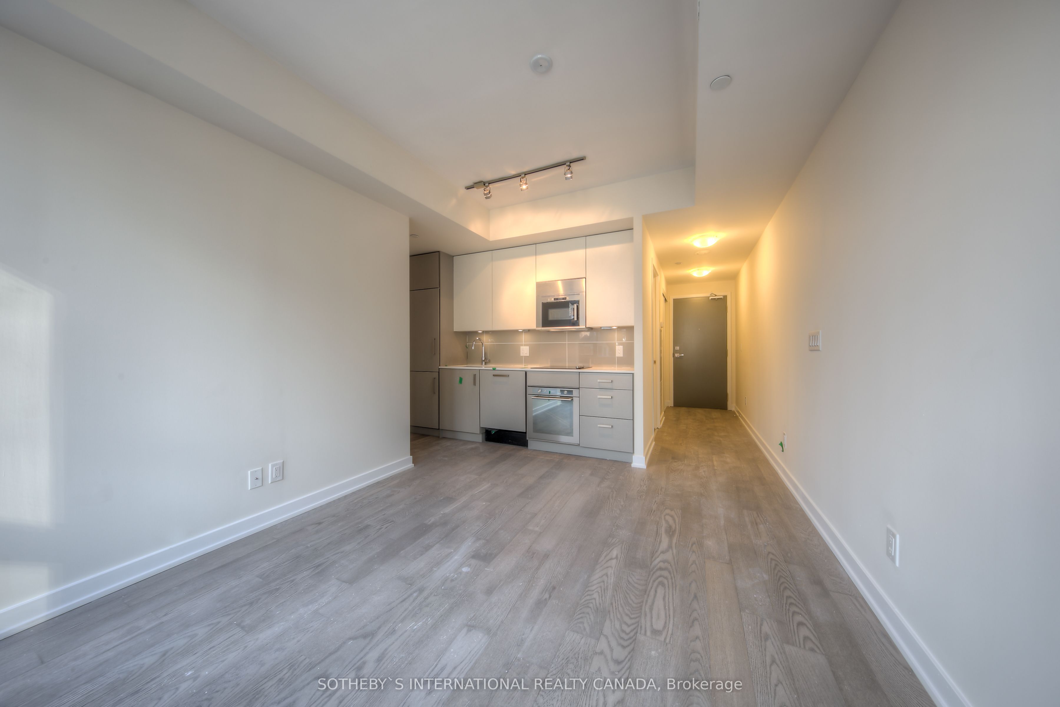 #203 - 17 Dundonald Street Property Photo 6