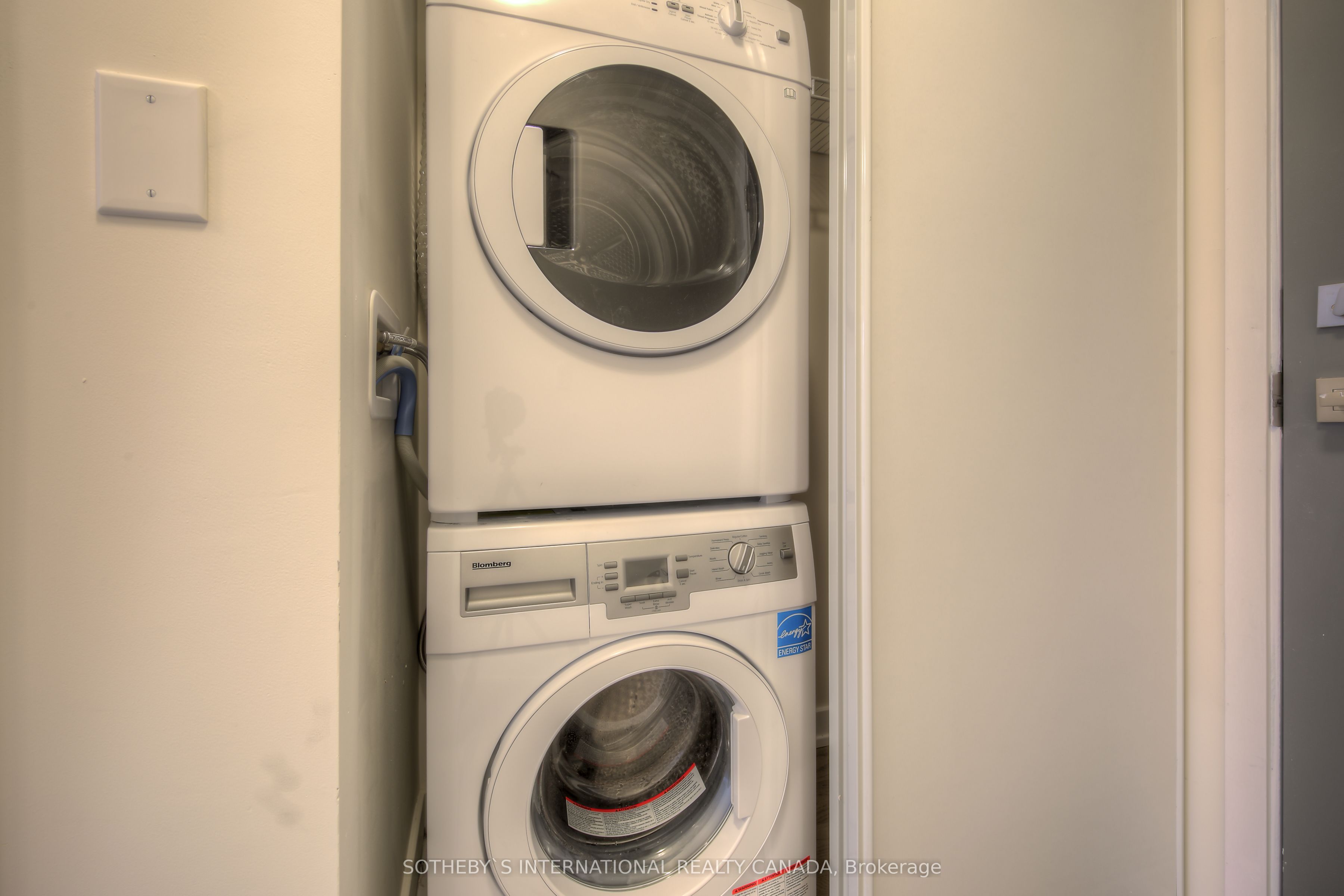 #203 - 17 Dundonald Street Property Photo 7
