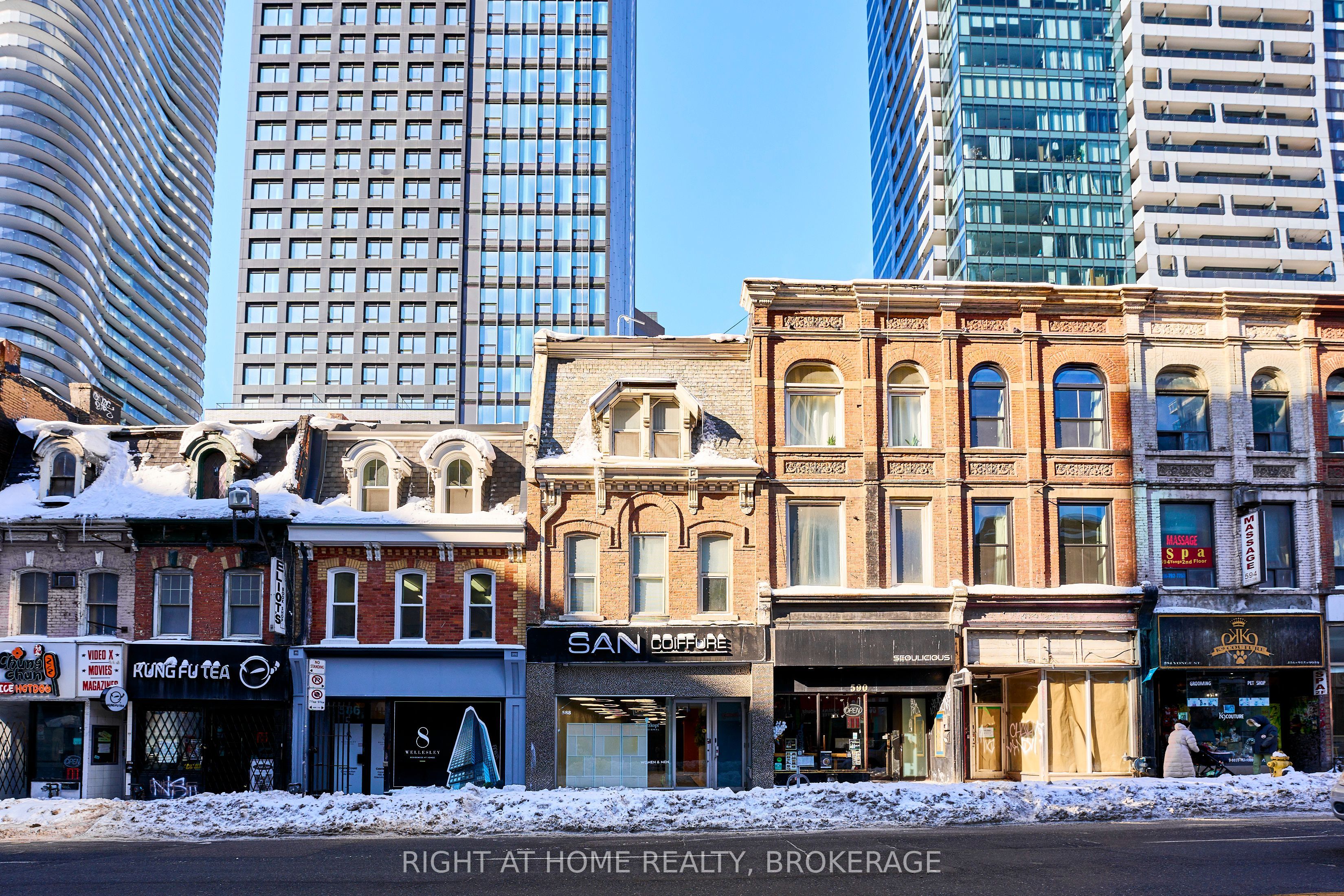 588 Yonge Street Property Photo 3