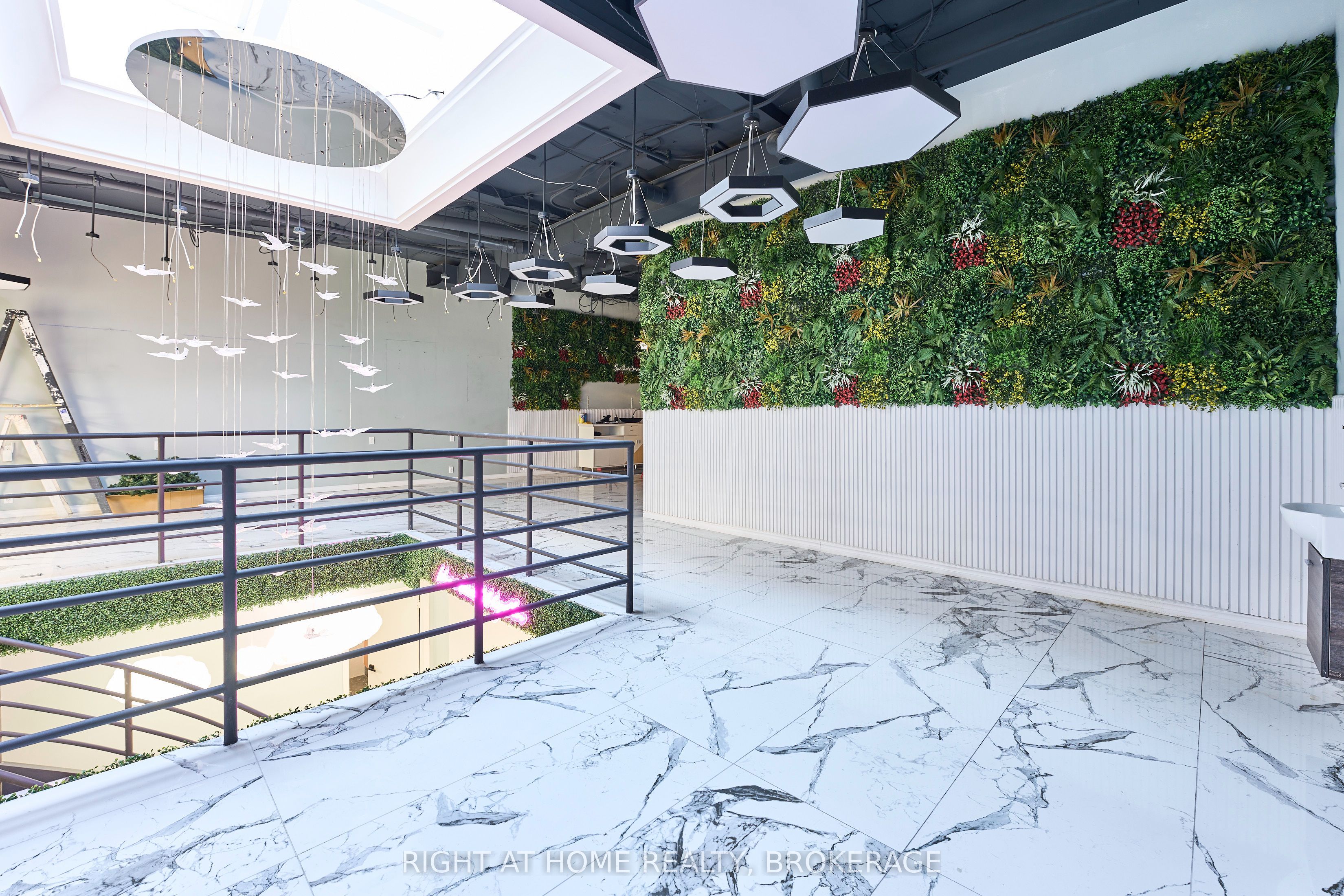 588 Yonge Street Property Photo 12
