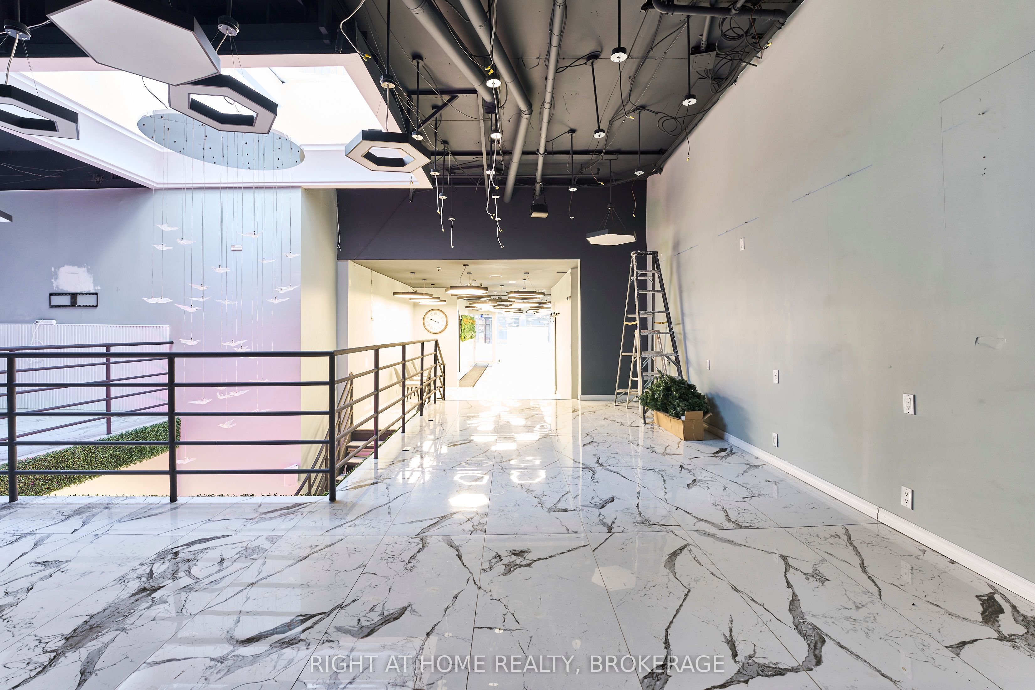 588 Yonge Street Property Photo 13
