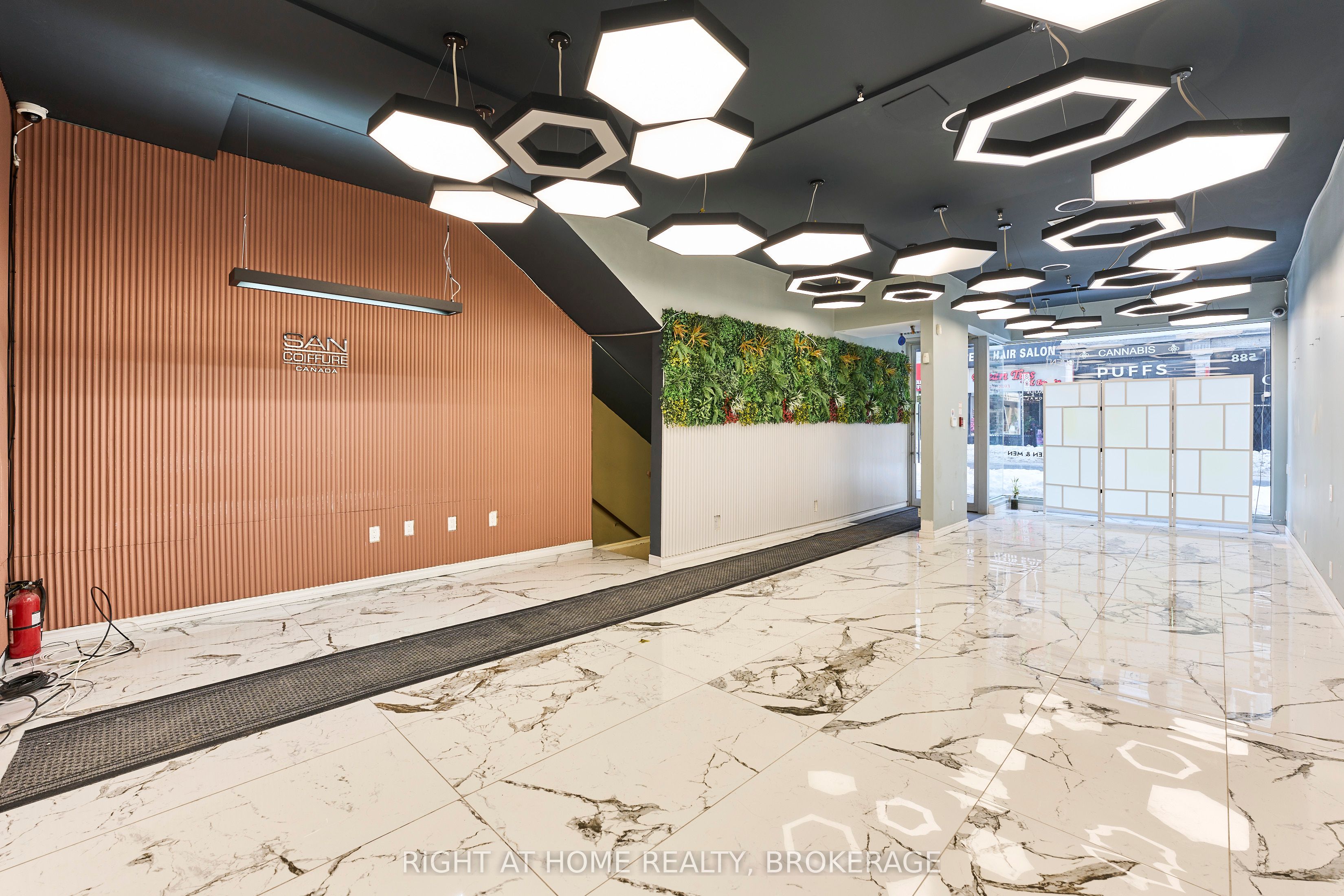 588 Yonge Street Property Photo 19