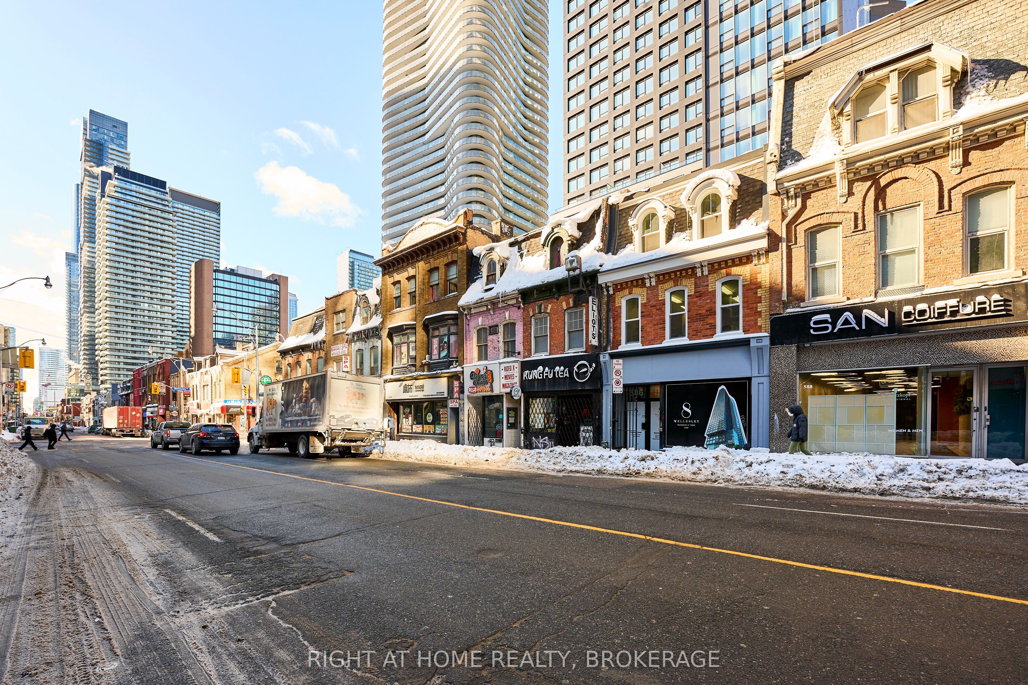 588 Yonge Street Property Photo 20