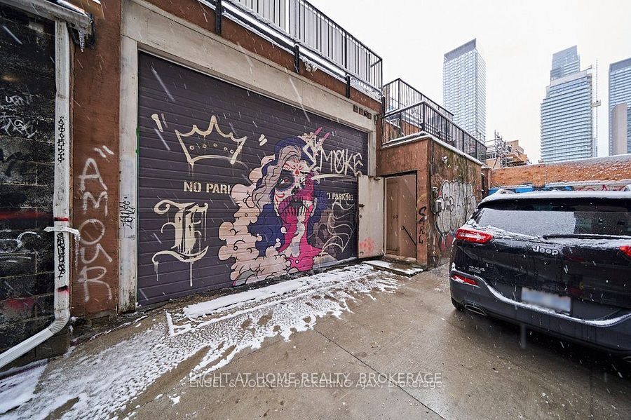 588 Yonge Street Property Photo 23