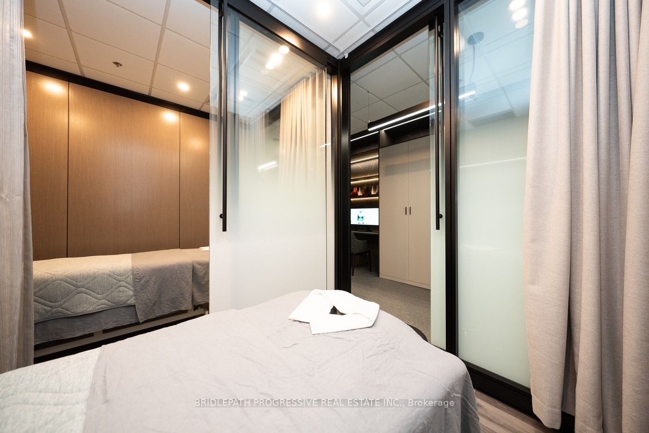 #d - 12 Harrison Gardens Property Photo 16