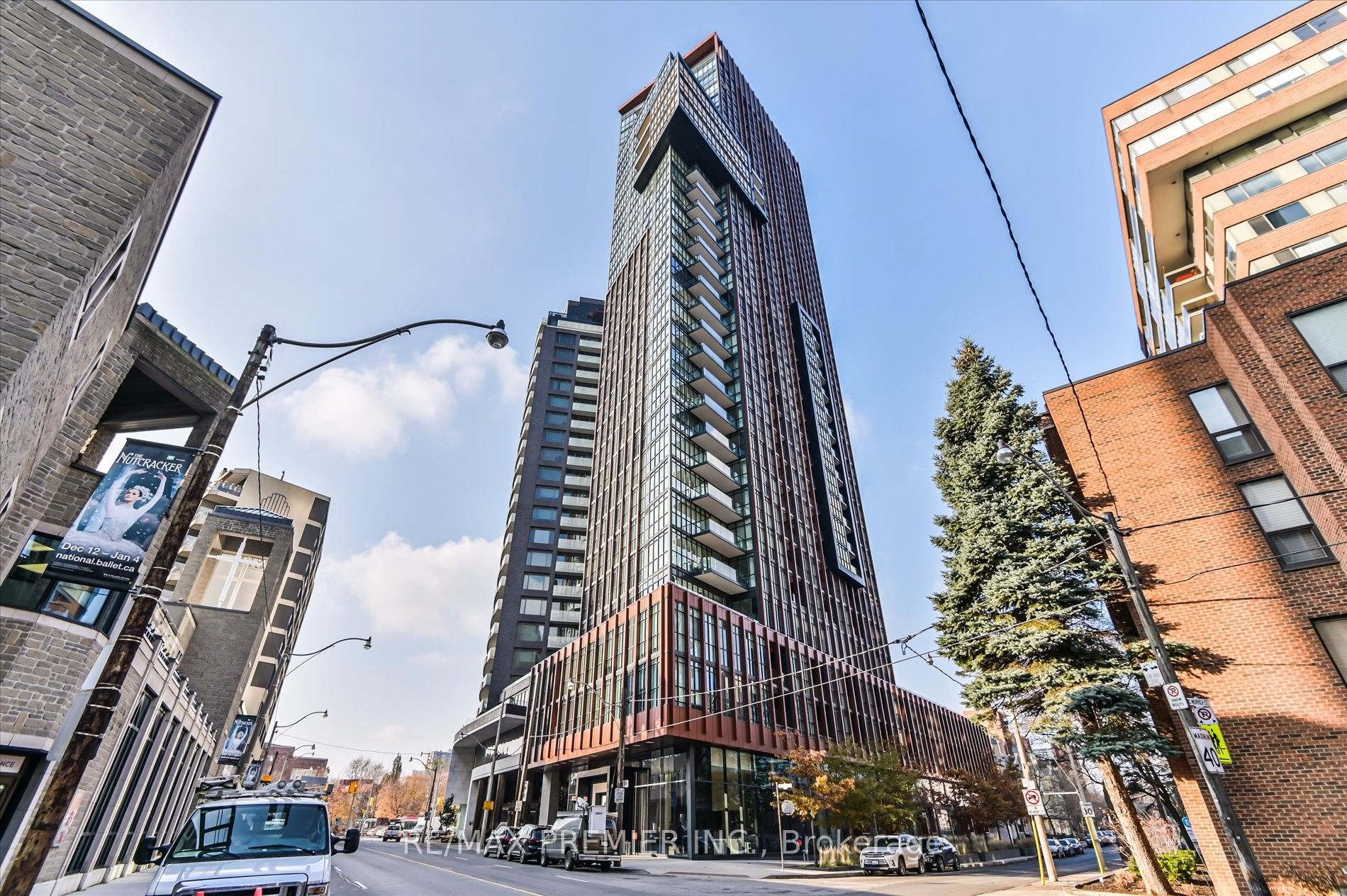 #407 - 32 Davenport Road Property Photo 1