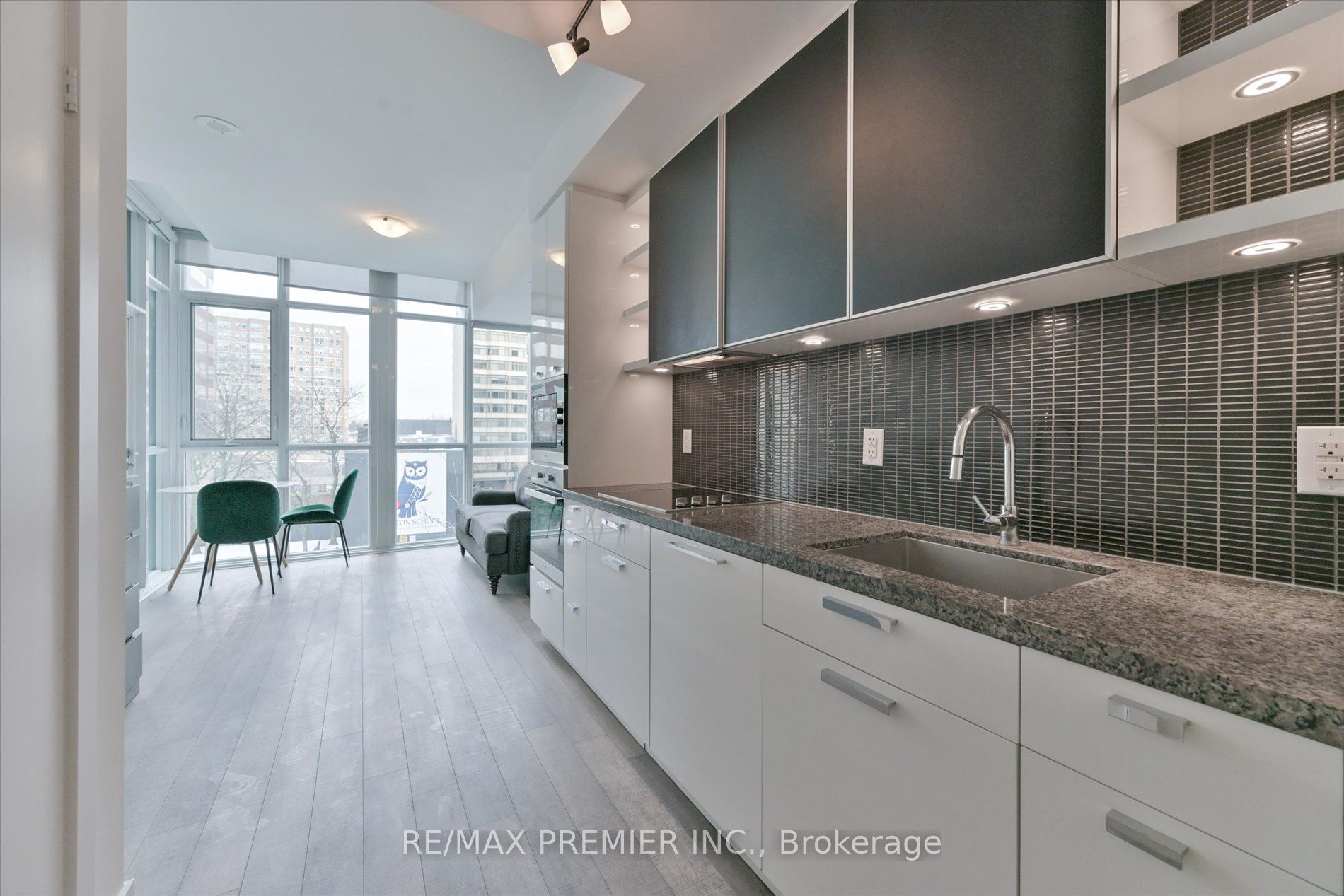 #407 - 32 Davenport Road Property Photo 3