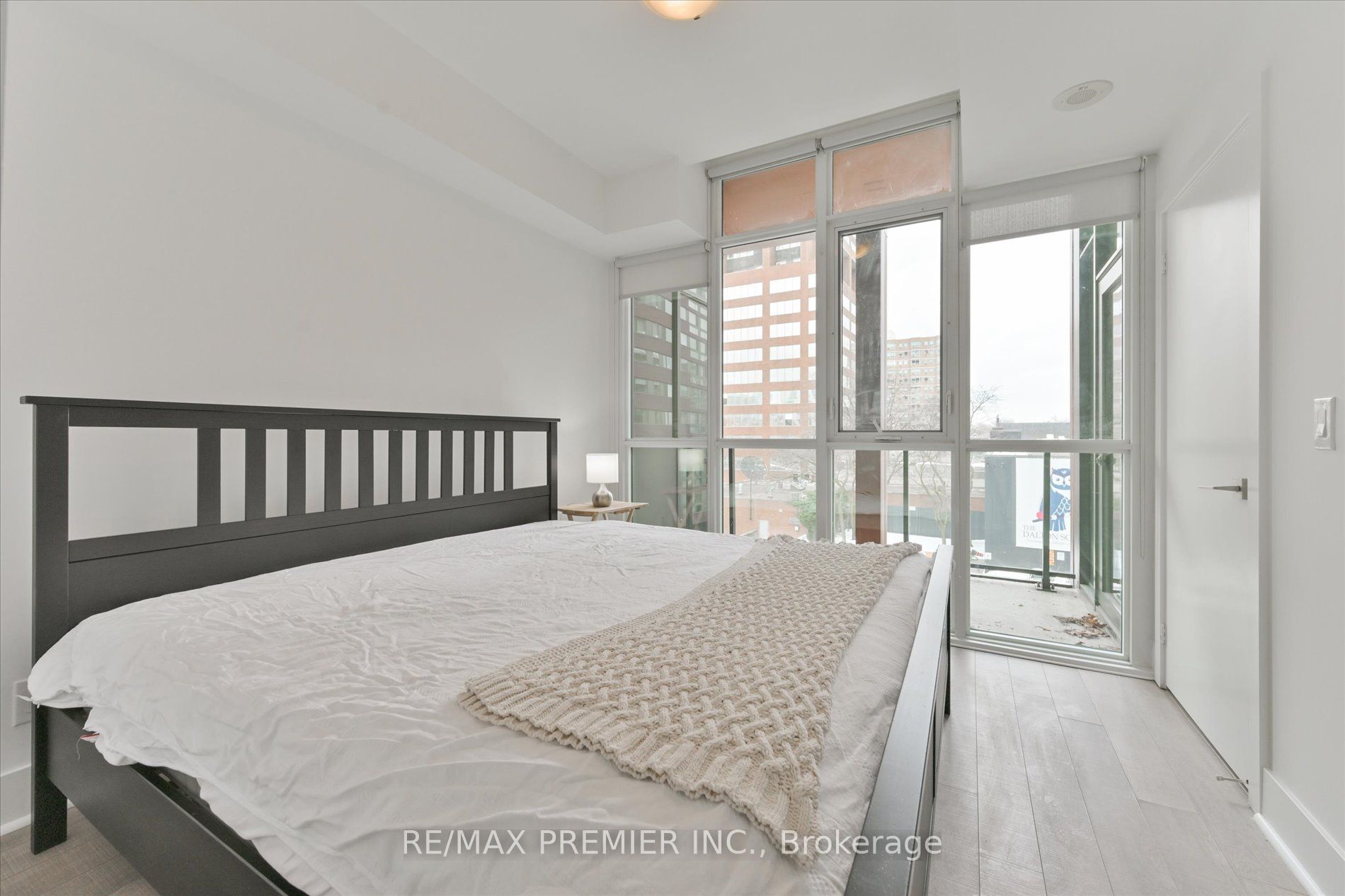 #407 - 32 Davenport Road Property Photo 8