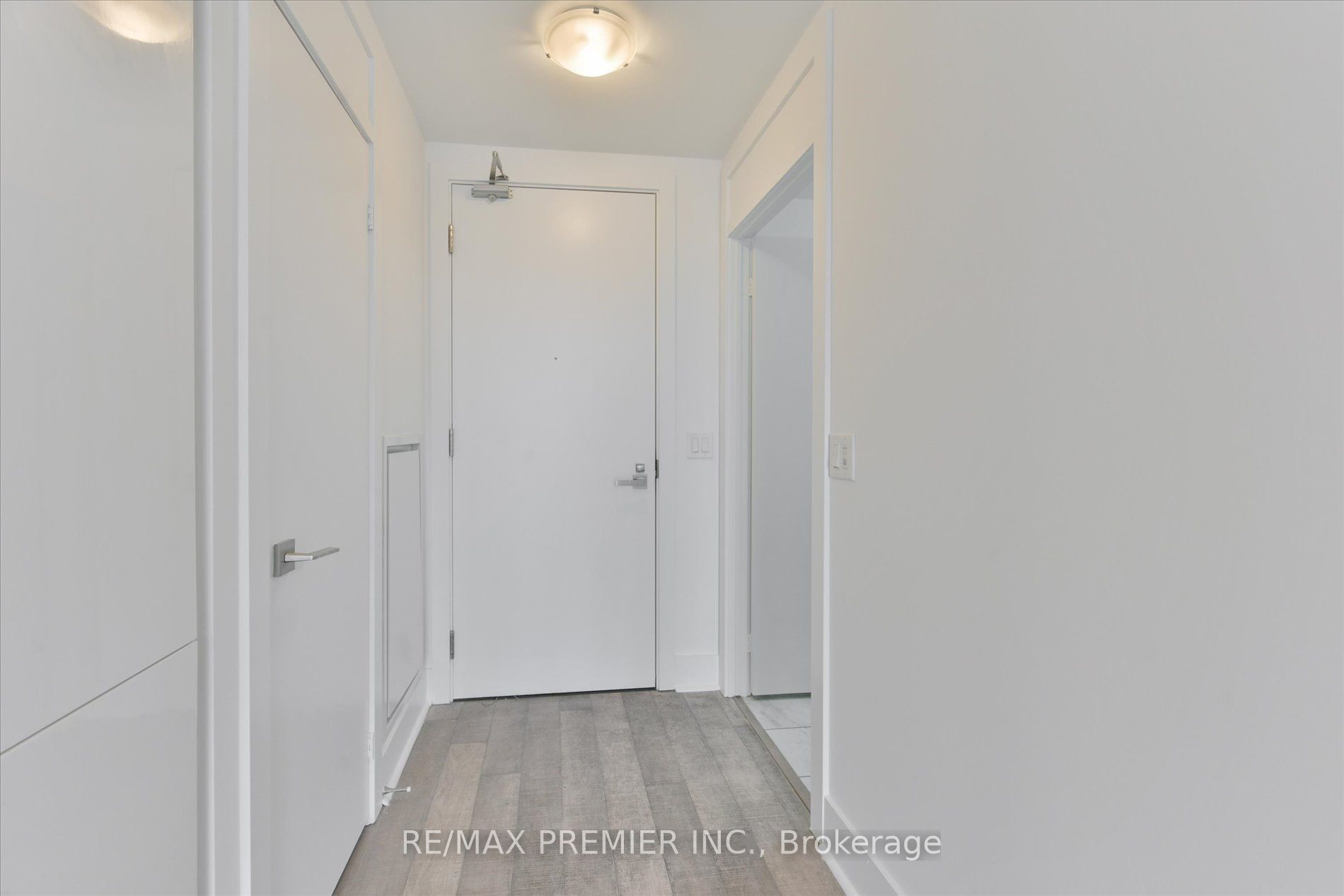 #407 - 32 Davenport Road Property Photo 10
