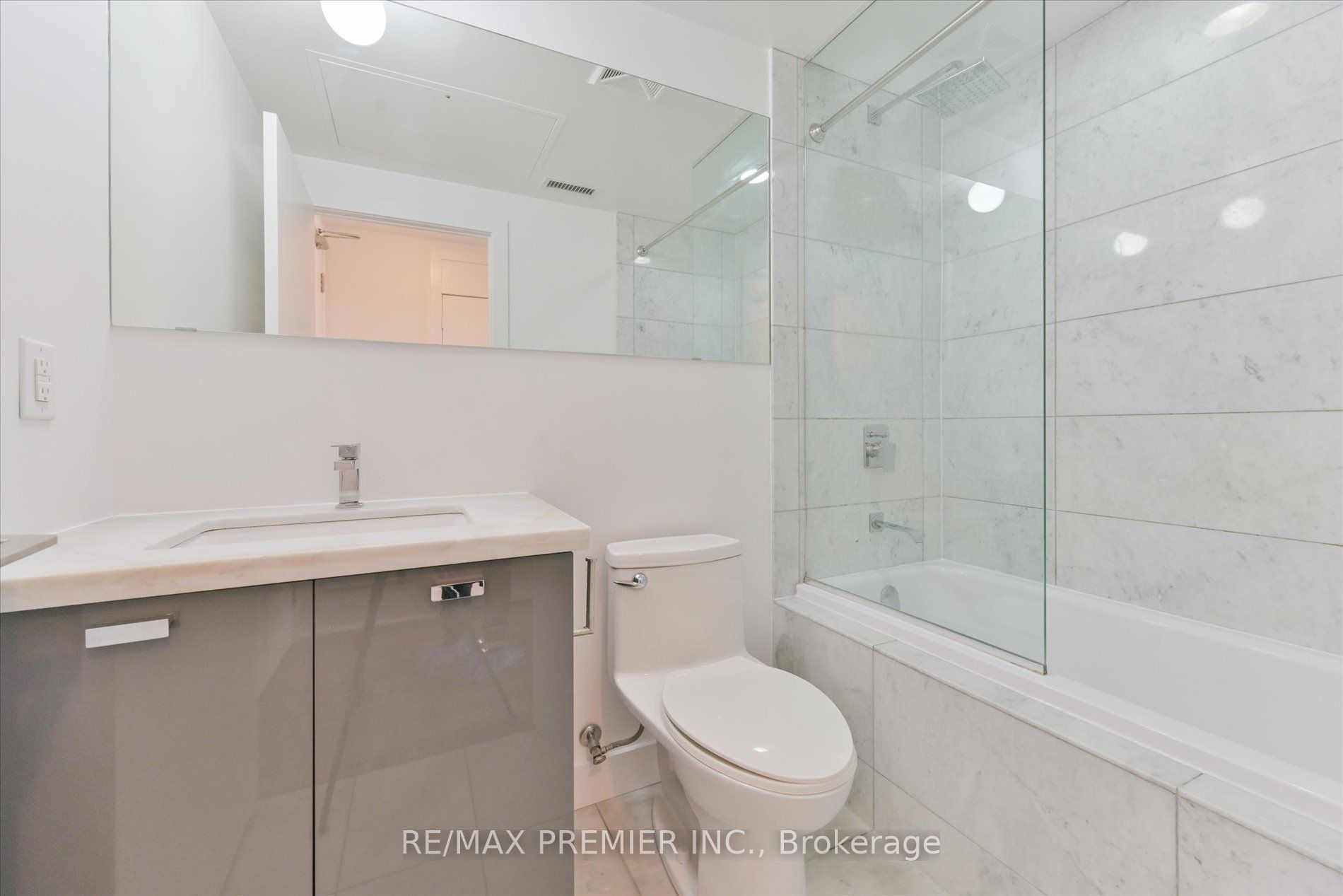 #407 - 32 Davenport Road Property Photo 11