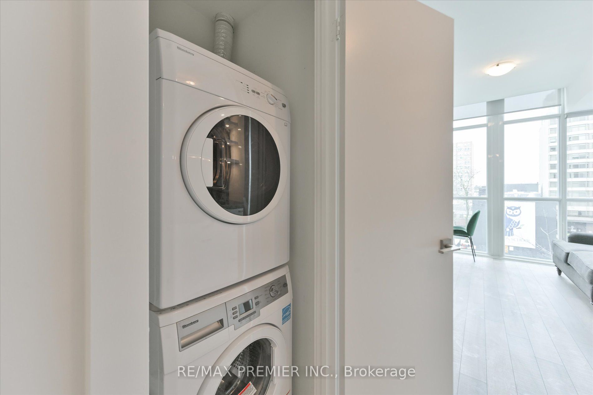 #407 - 32 Davenport Road Property Photo 12