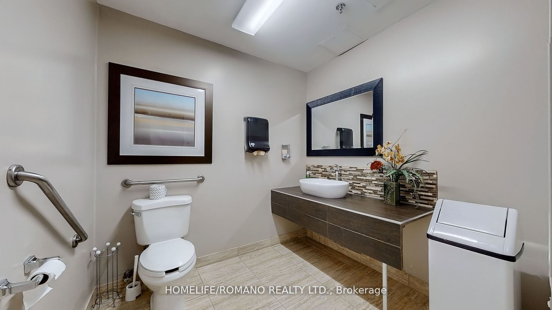 #c1 & C3 - 800 Sheppard Avenue Property Photo 8