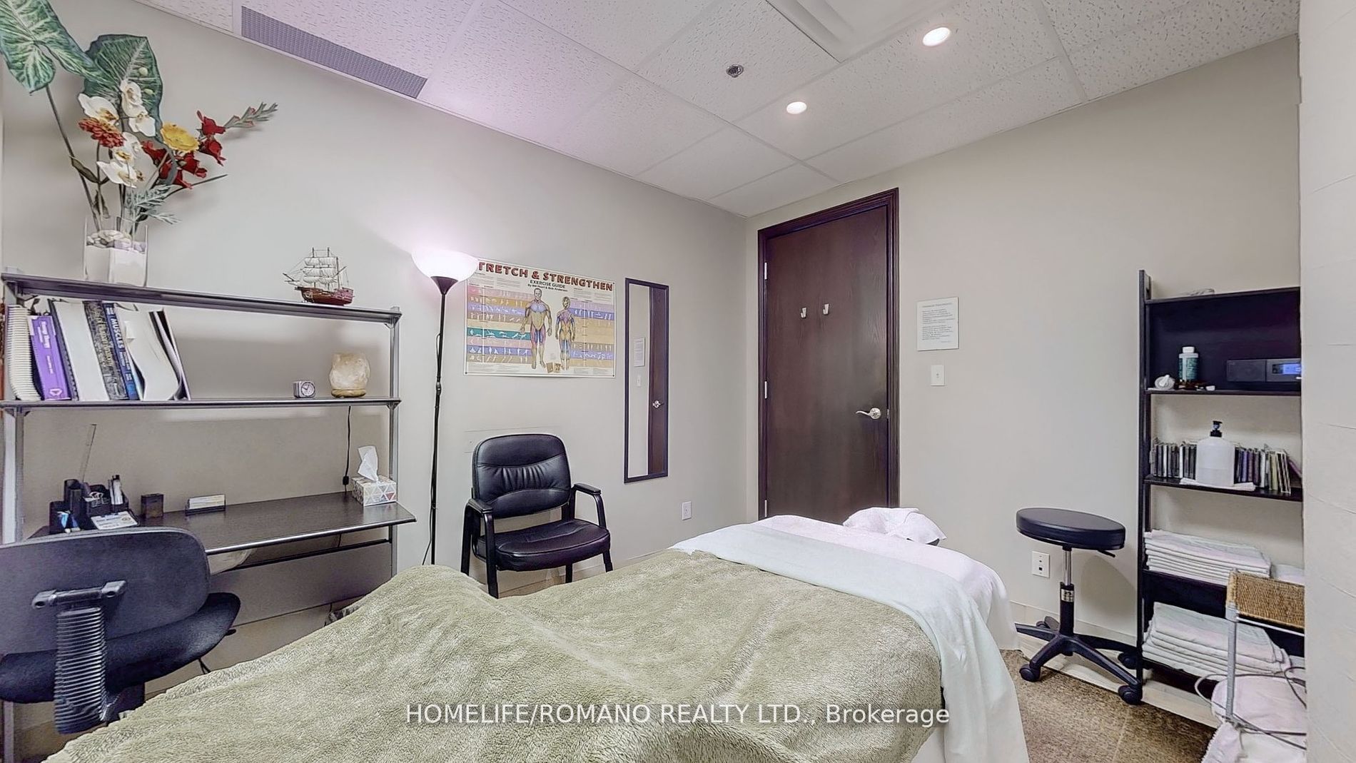 #c1 & C3 - 800 Sheppard Avenue Property Photo 17