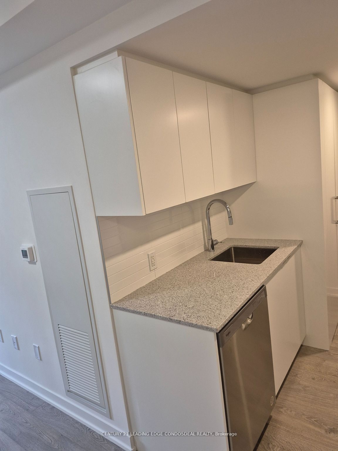 #425 - 500 Wilson Avenue Property Photo 4