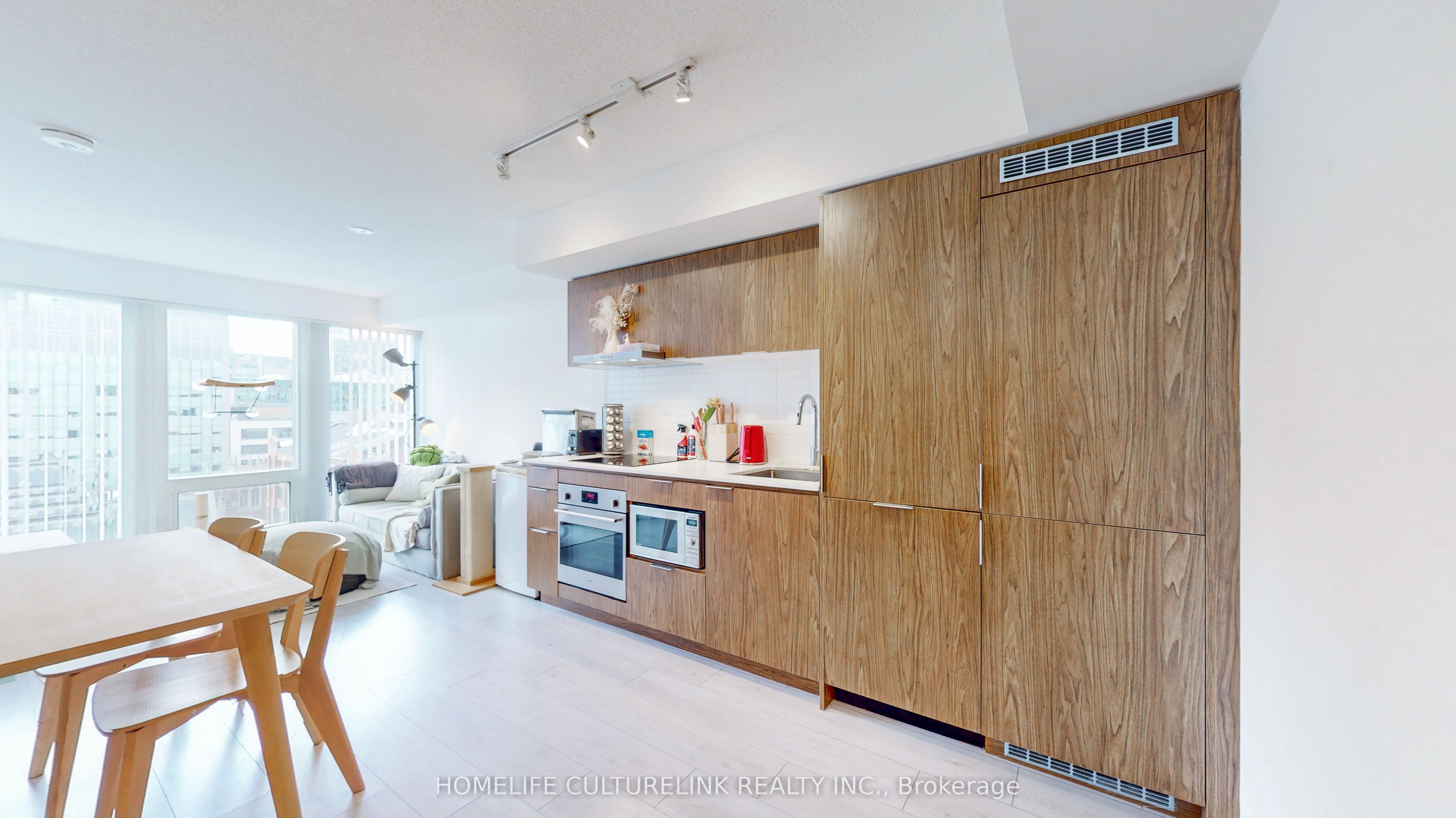 60 Shuter Street 908 Property Photo 3