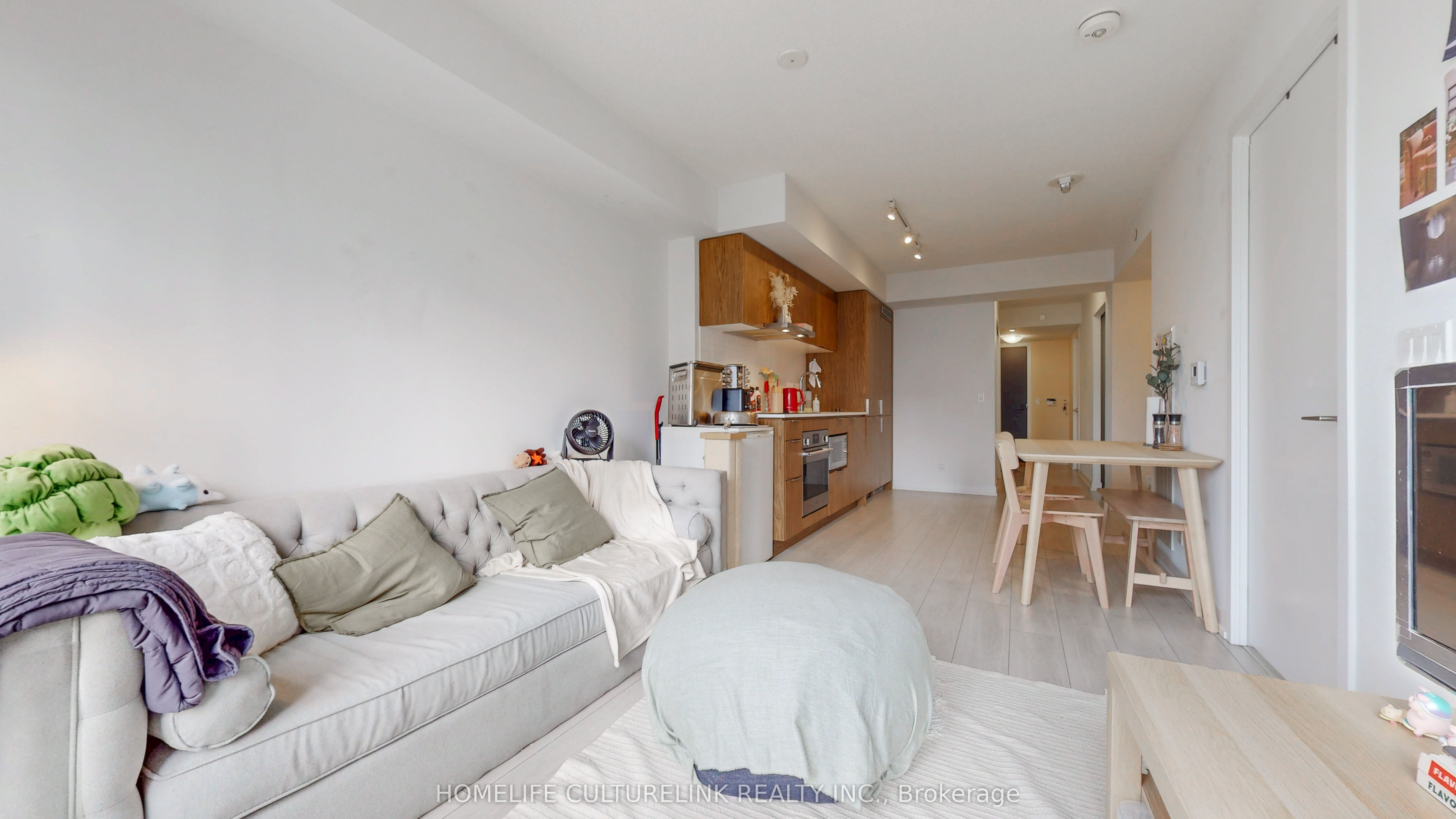 60 Shuter Street 908 Property Photo 5