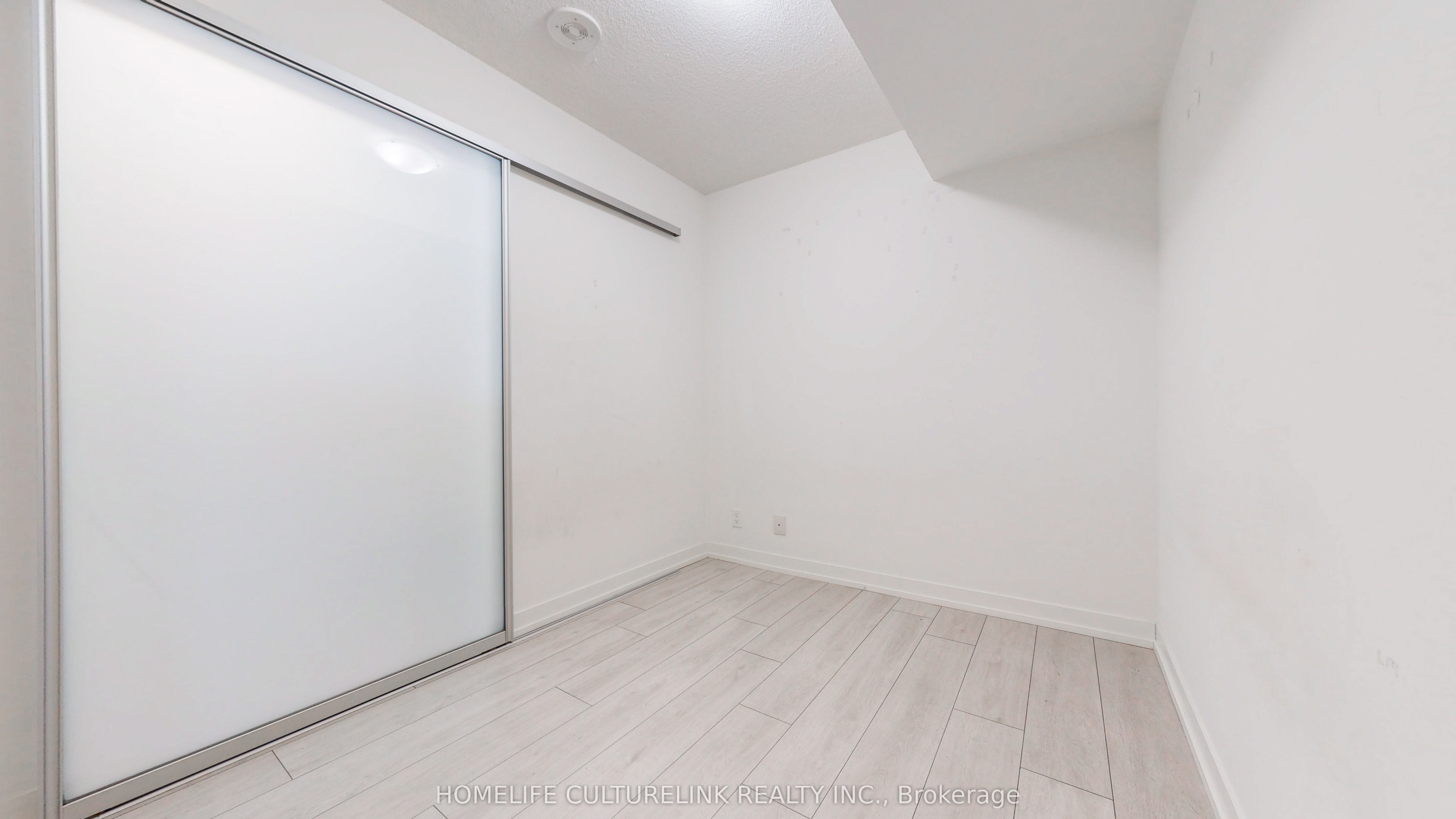 60 Shuter Street 908 Property Photo 9
