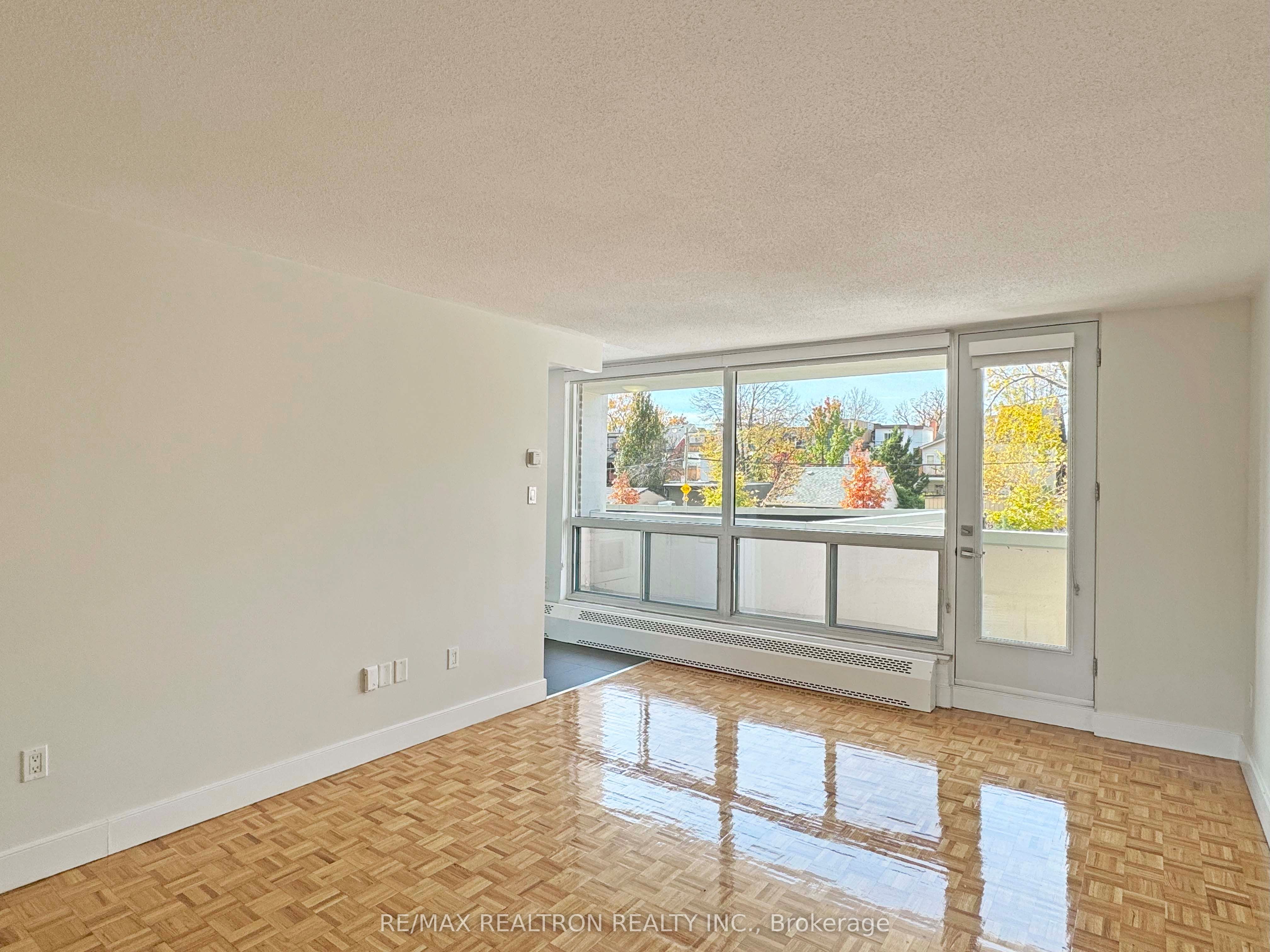 #202 - 666 Spadina Avenue Property Photo 1