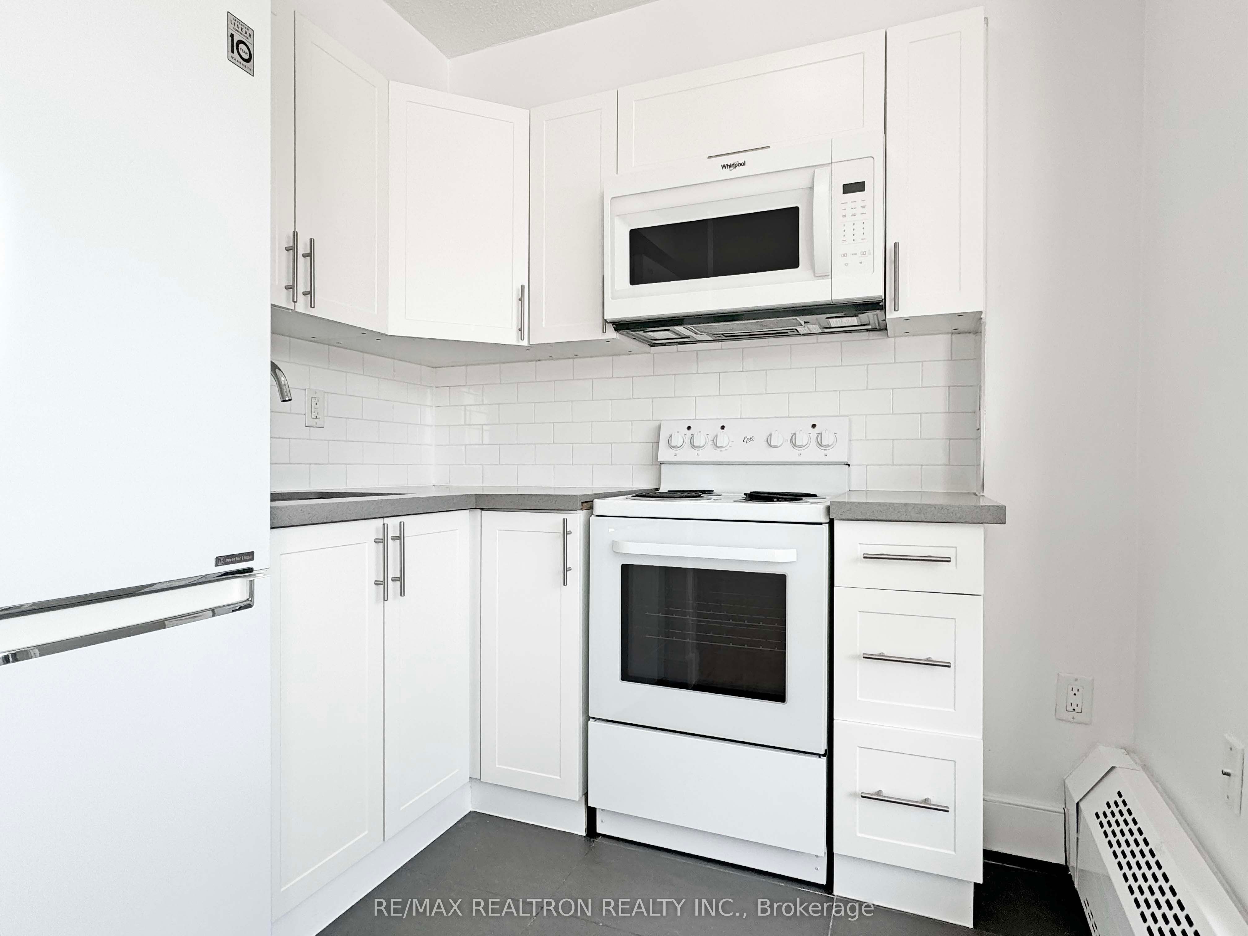 #202 - 666 Spadina Avenue Property Photo 3