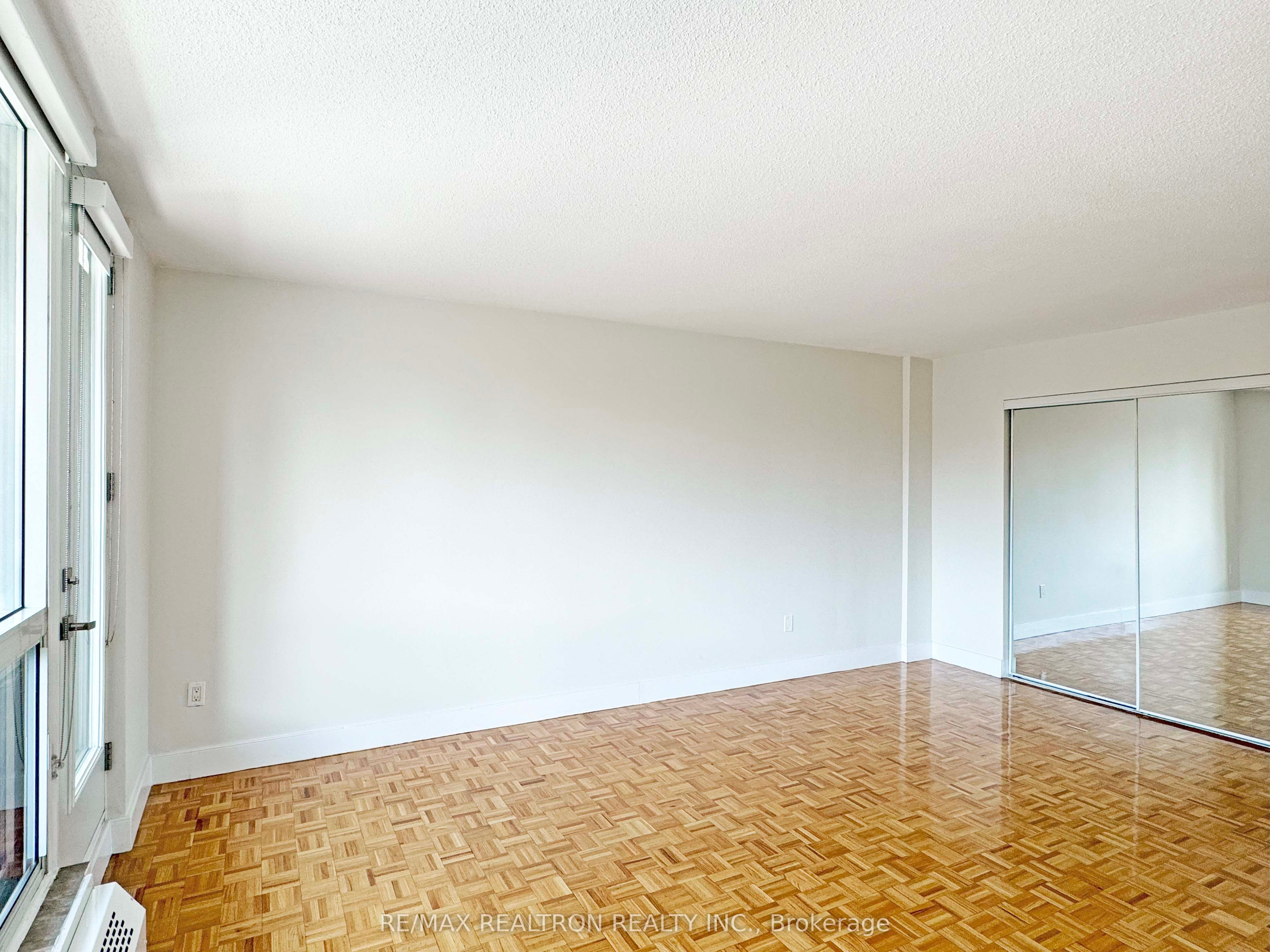 #202 - 666 Spadina Avenue Property Photo 4